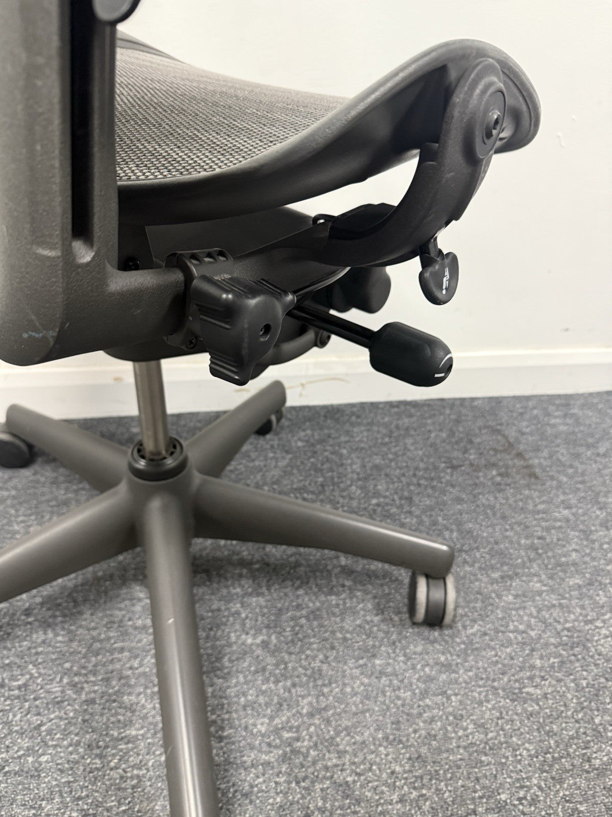 Herman Miller Aeron Size B PostureFit Tuxedo Mesh Office Chair