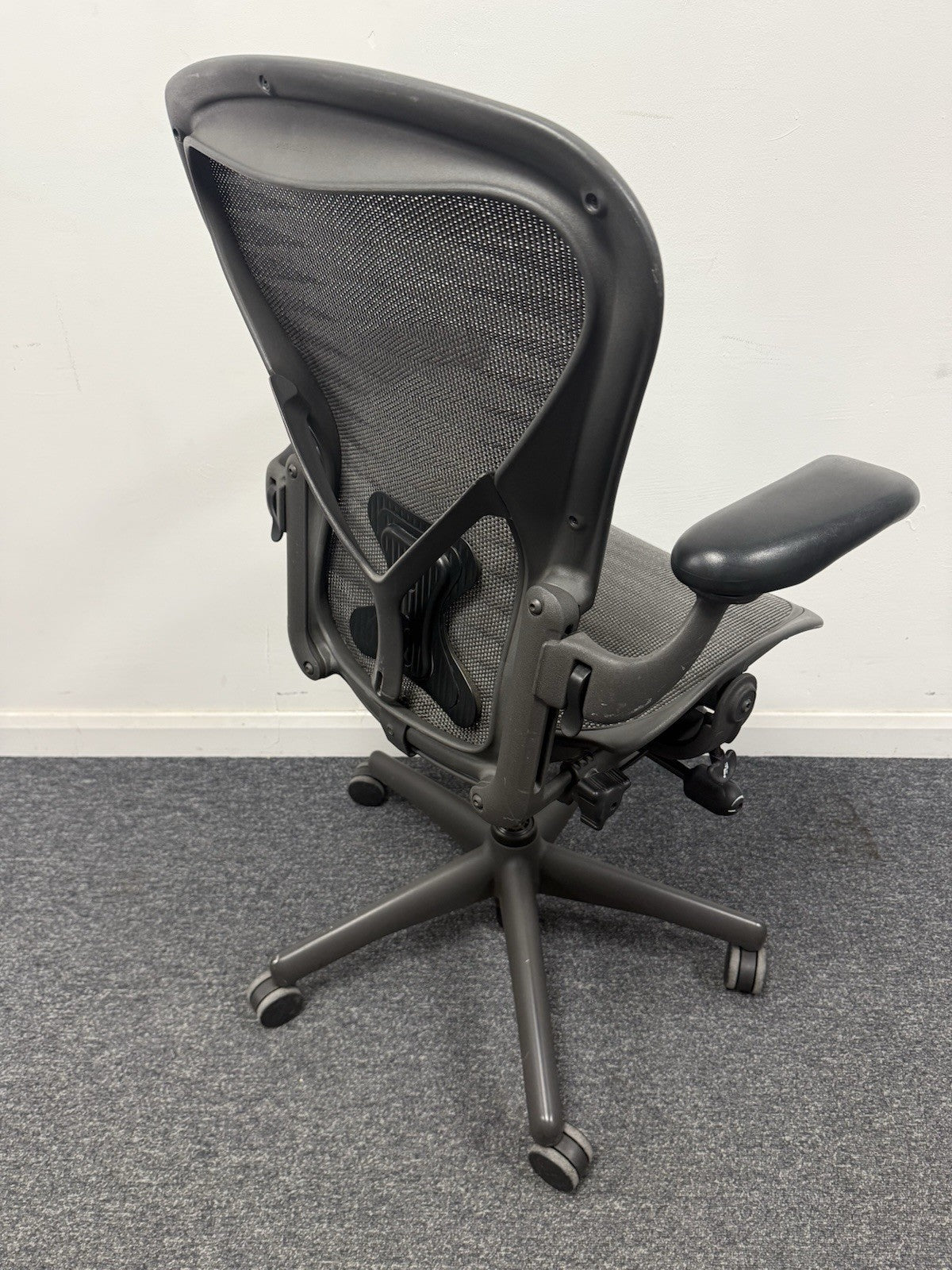 Herman Miller Aeron Size B PostureFit Tuxedo Mesh Office Chair