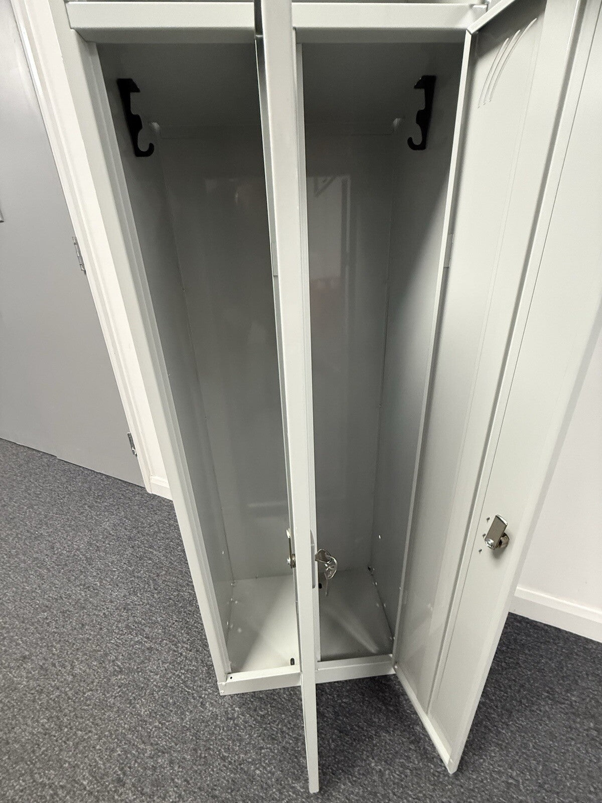QMP multi-compartment Clean & Dirty Lockers