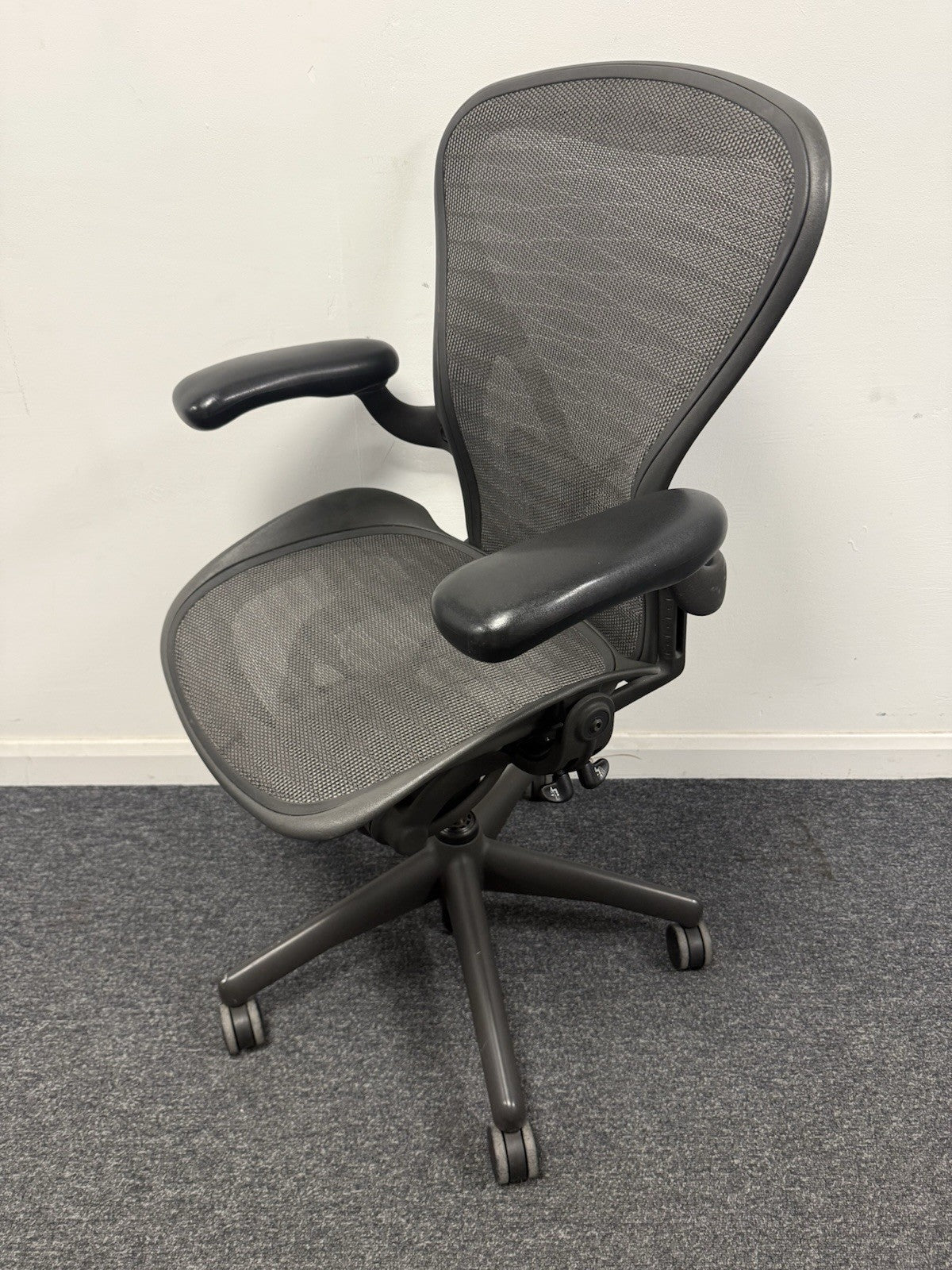 Herman Miller Aeron Size B PostureFit Tuxedo Mesh Office Chair