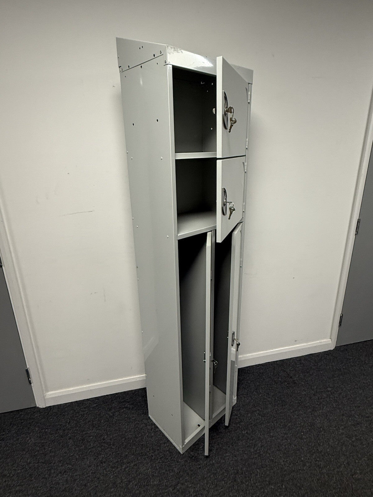 QMP multi-compartment Clean & Dirty Lockers