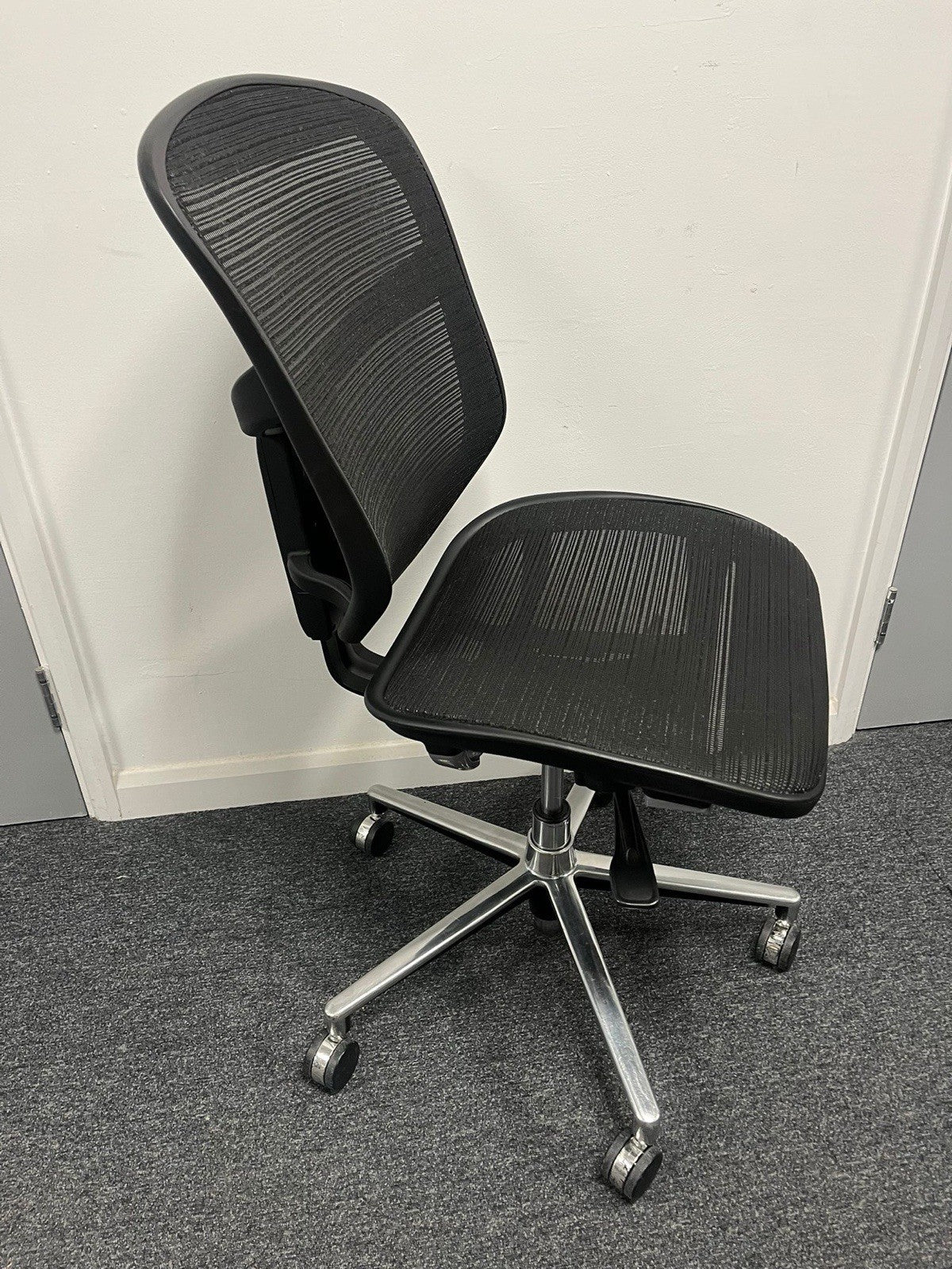 Ergohuman Ergonomic Office Chair – Mesh Seat & Back – No Arms – Black