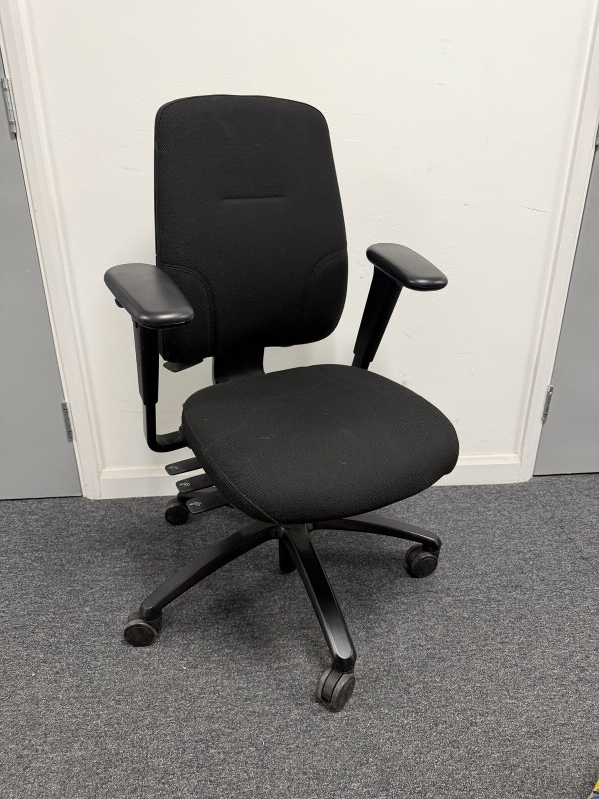 RH Logic 200 Ergonomic Office Chair – Fully Adjustable – Excellent Condition