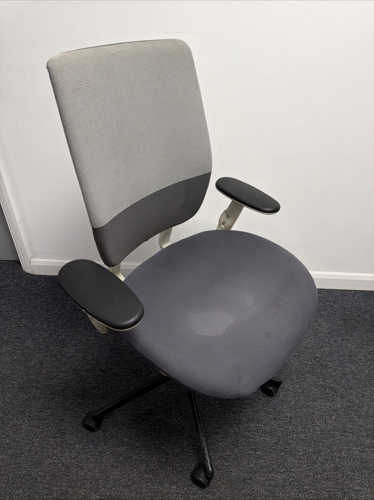 Vitra Oson CE Ergonomic Office Chair – Fully Adjustable Task Chair