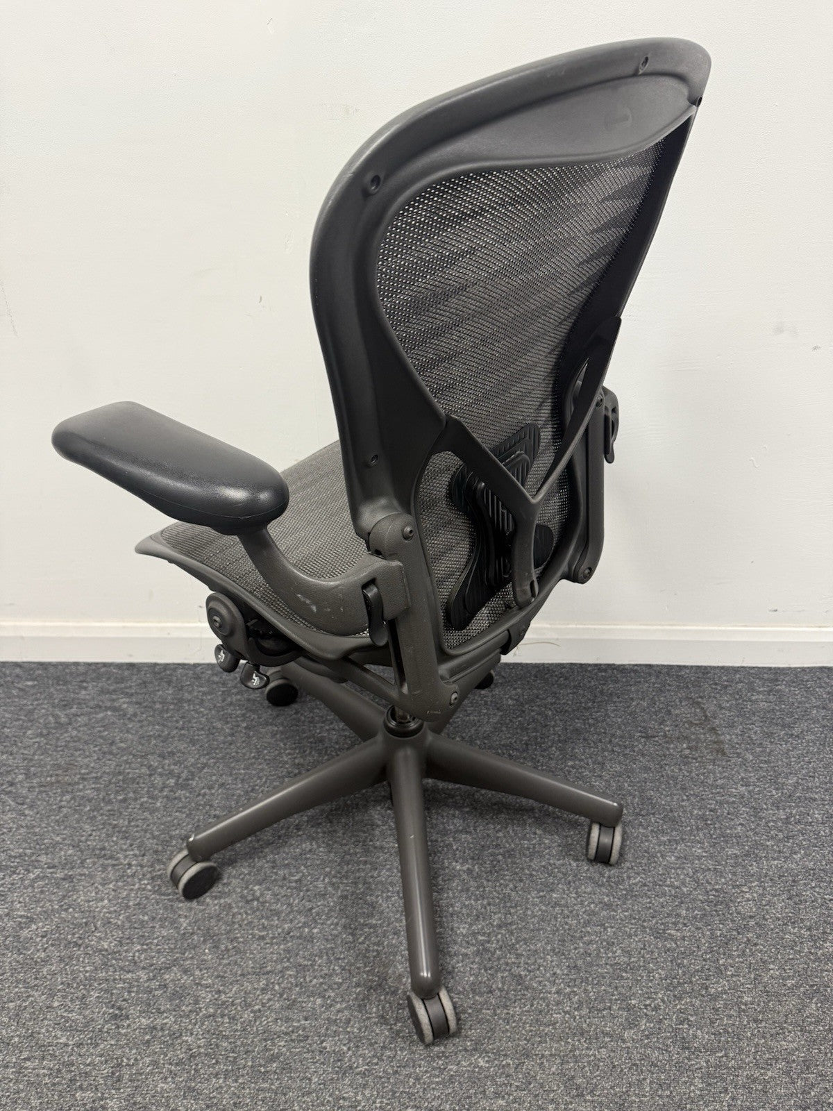 Herman Miller Aeron Size B PostureFit Tuxedo Mesh Office Chair