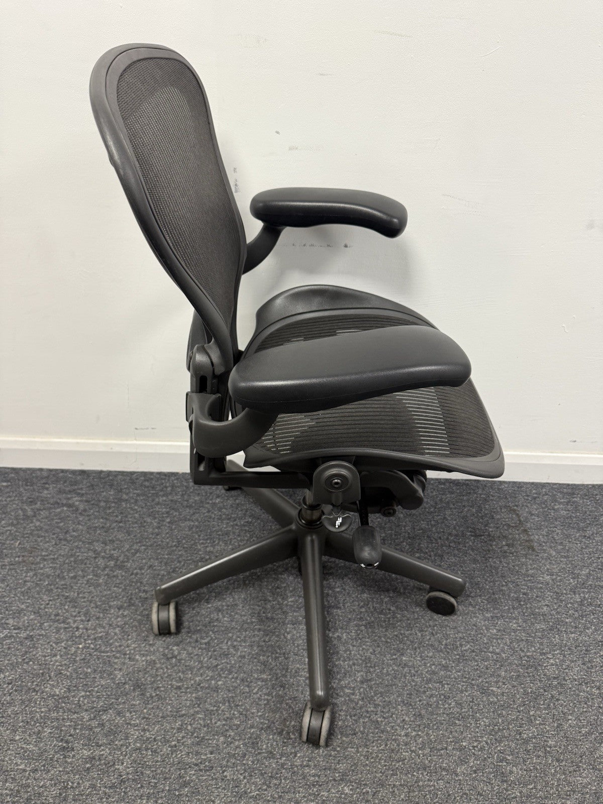 Herman Miller Aeron Size A In Graphite