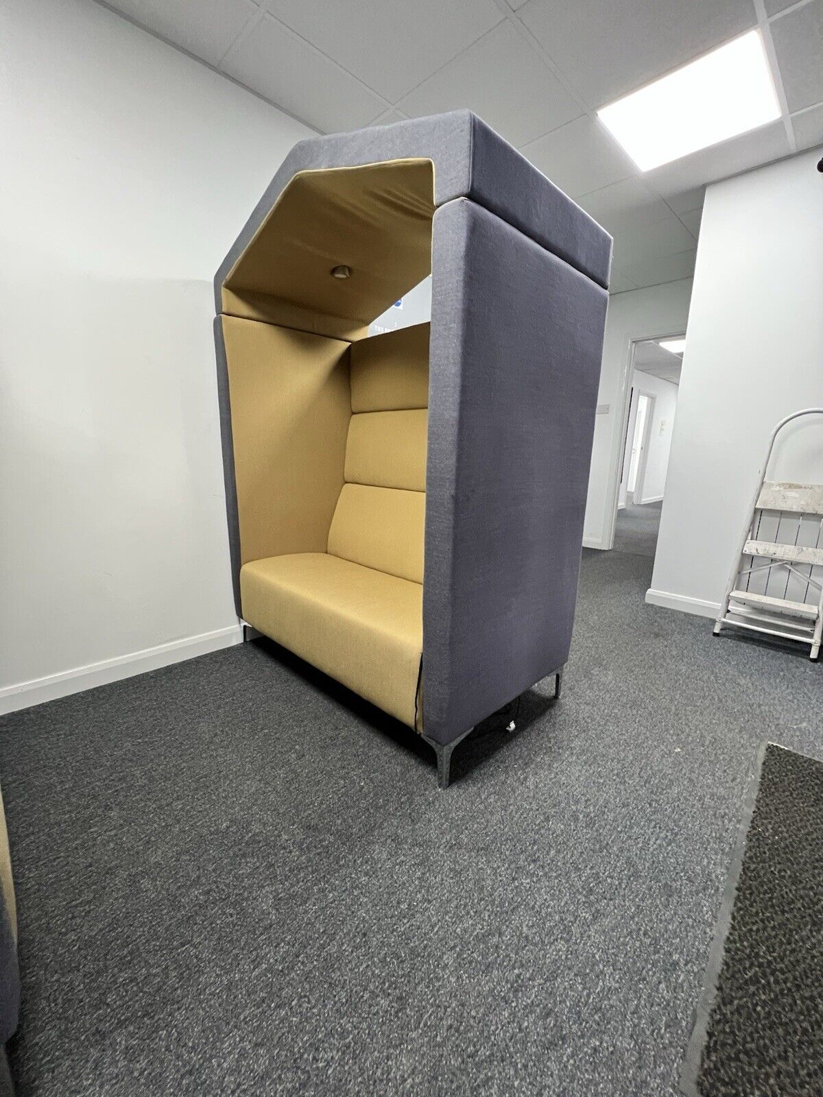 Frovi Huddle Arbour HA2 FX 2 Seat Acoustic Collaborative Sofa