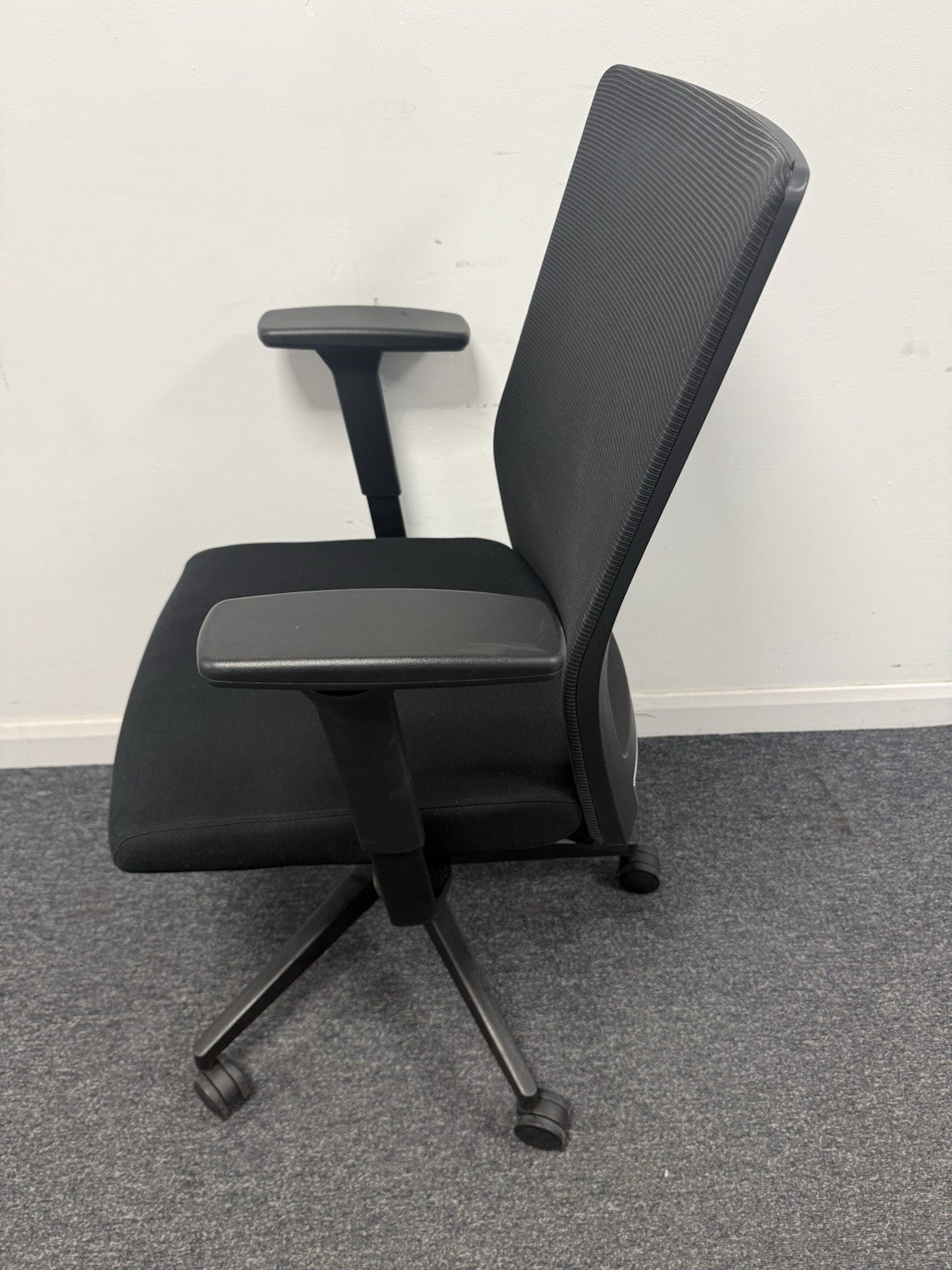 Haiken 2.0 Task Office Chair In Black Excellent Condition