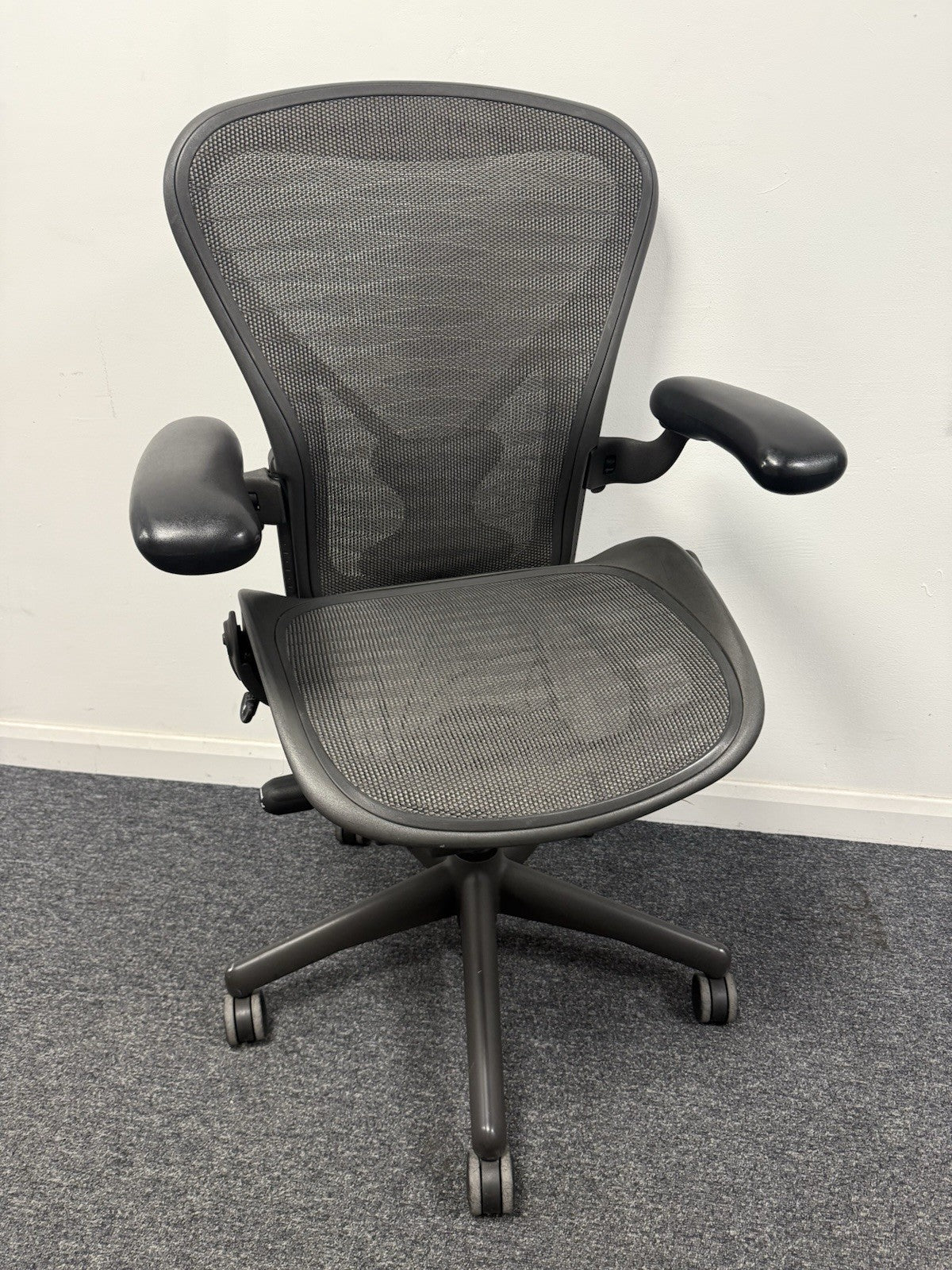Herman Miller Aeron Size B PostureFit Tuxedo Mesh Office Chair