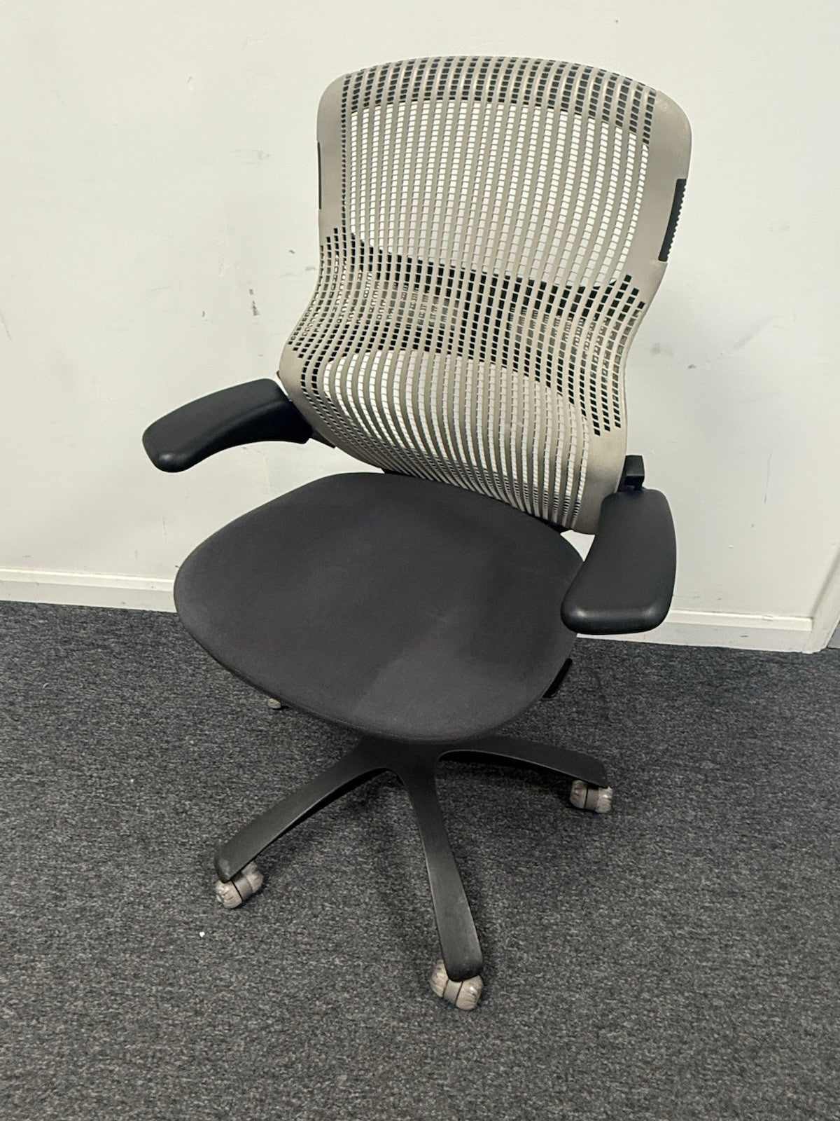 Knoll Generation Office Chair – Fully Adjustable Ergonomic Designer Chair