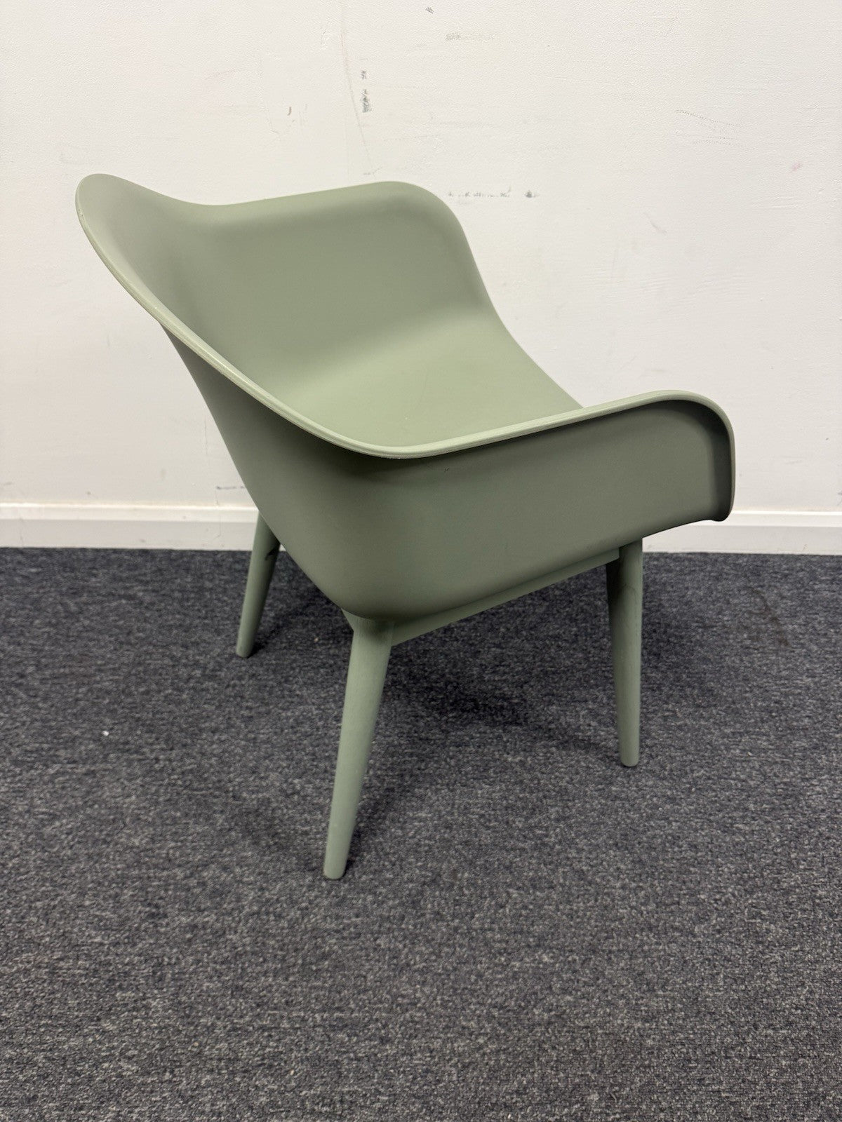 Muuto Visu Lounge Chair – Green – Scandinavian Design Muted Green Tone