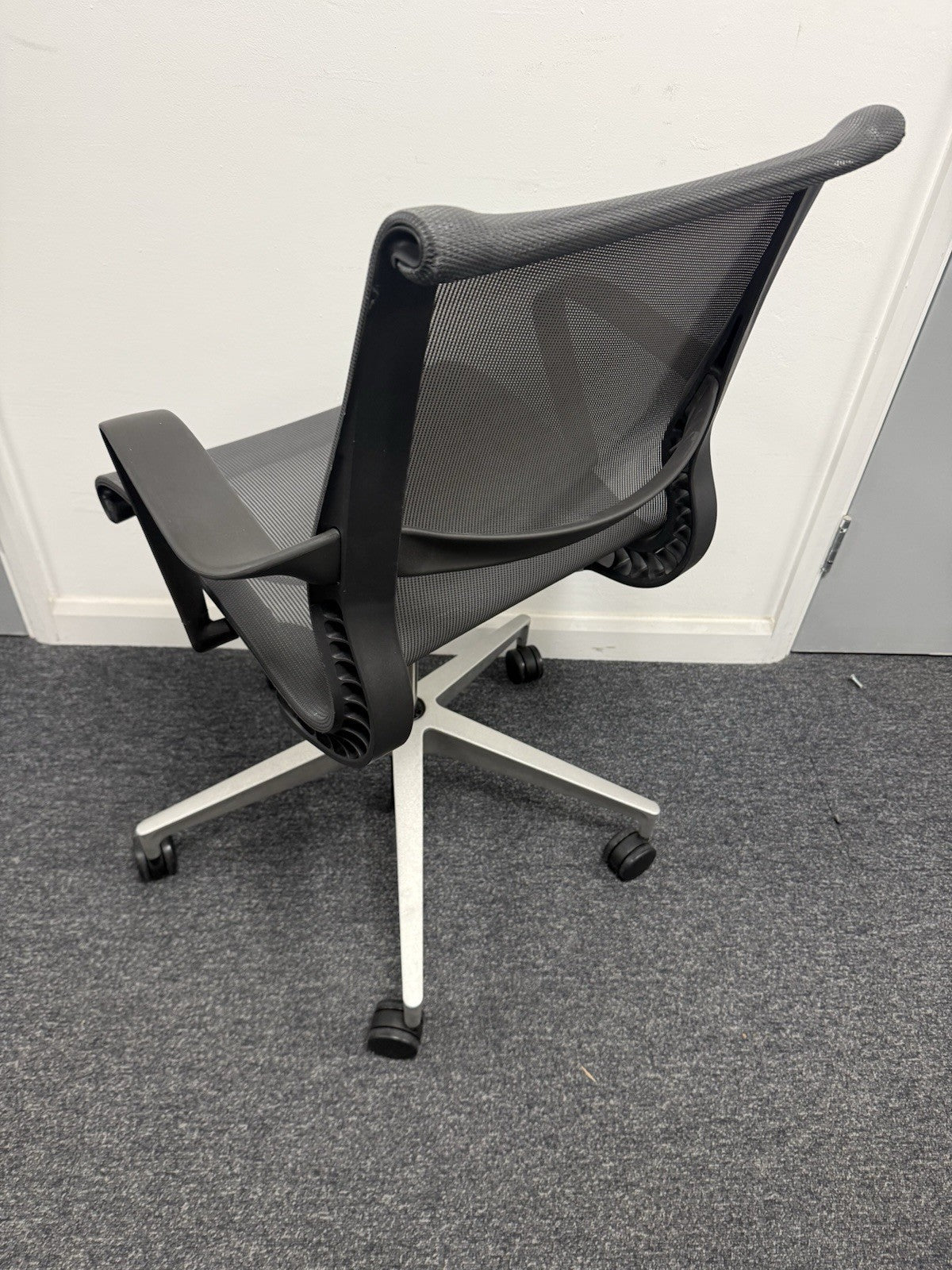 Herman Miller Setu Executive Chair – Black – Excellent Condition