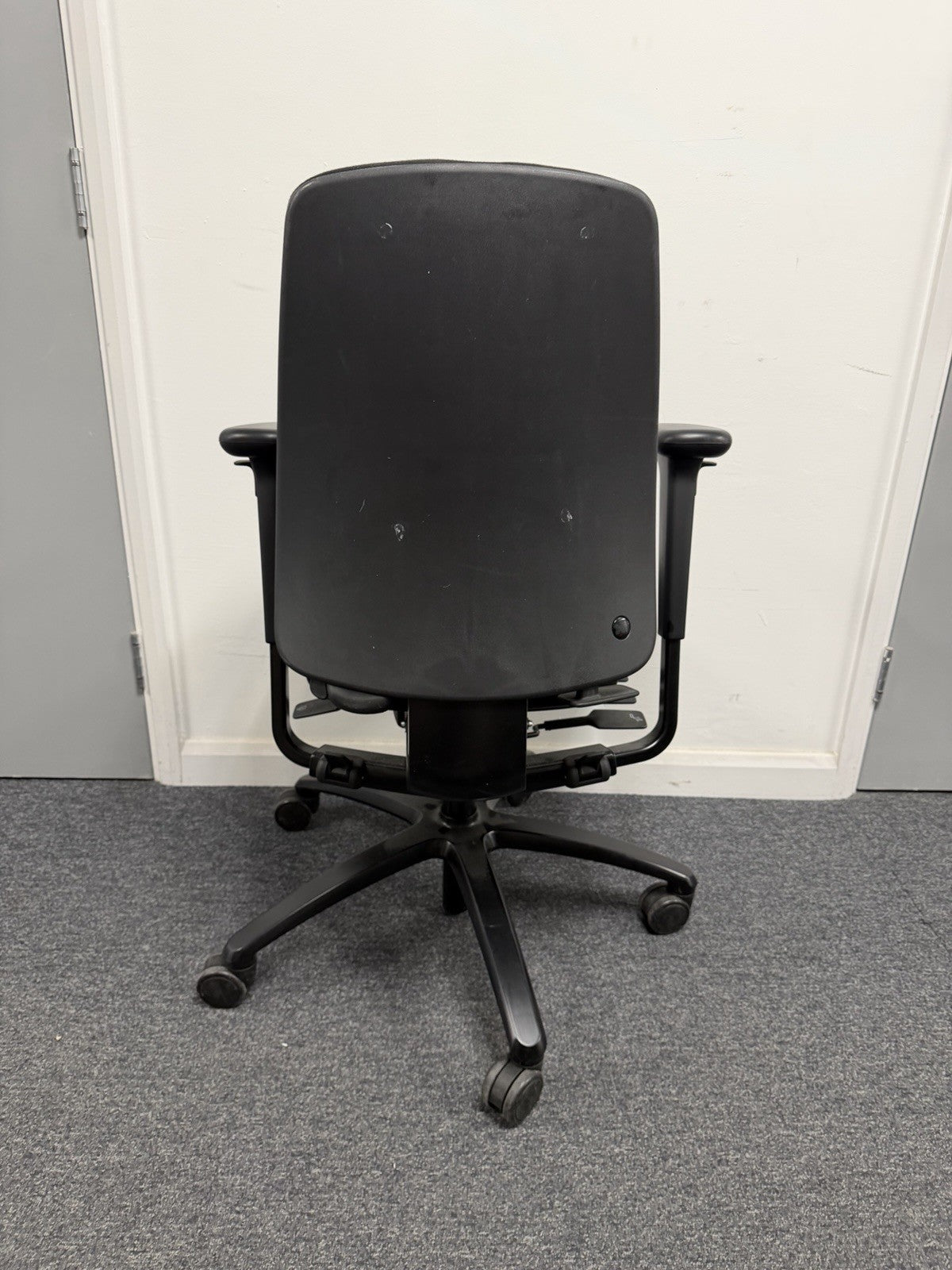 RH Logic 200 Ergonomic Office Chair – Fully Adjustable – Excellent Condition