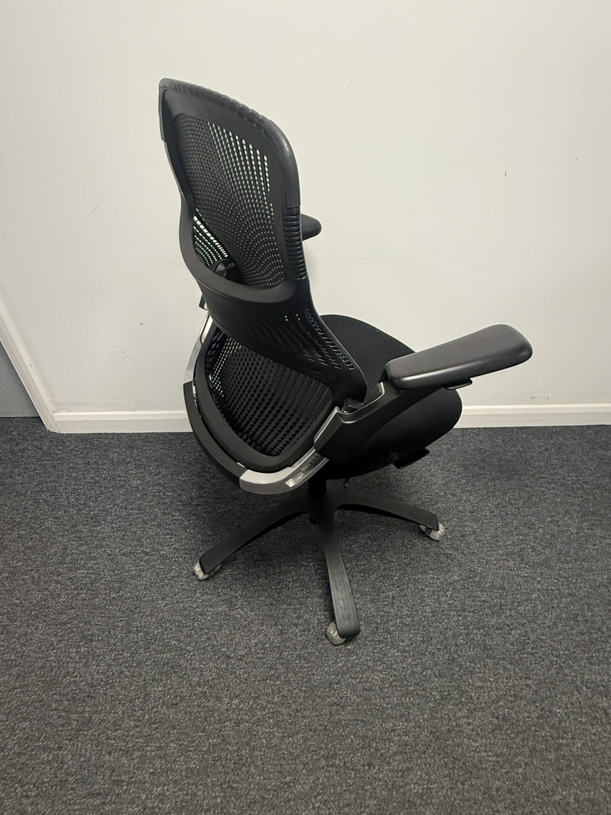 Knoll Generation Executive Ergonomic Task Chair – Black – Premium Office Seating