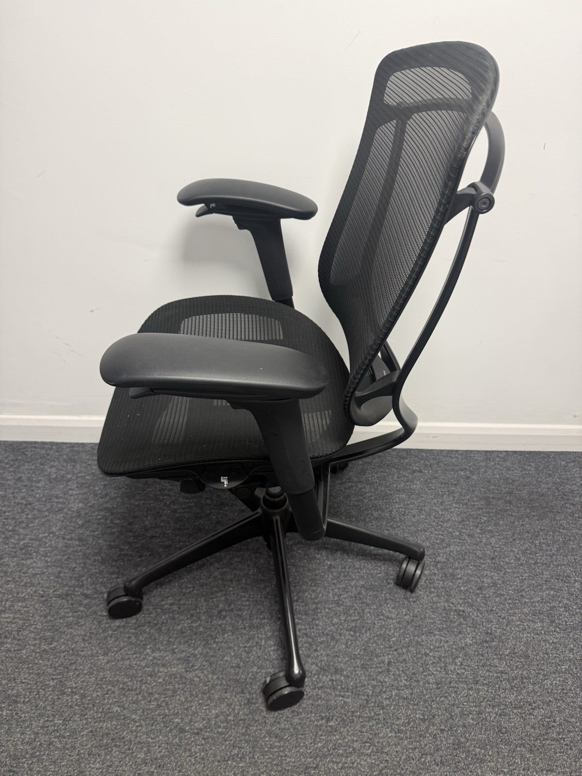 ⭐️ Okamura Contessa Ergonomic Office Chair – Black Mesh – Excellent Condition ⭐️