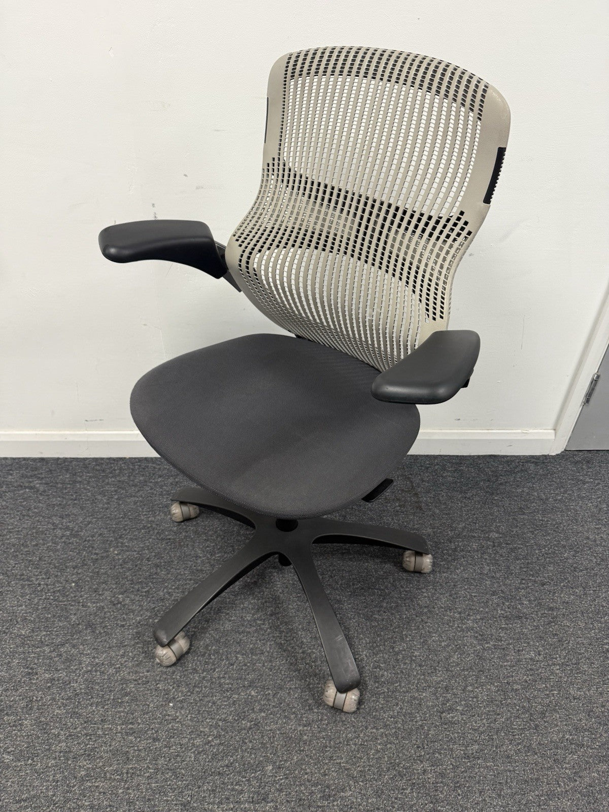 Knoll Generation Office Chair – Fully Adjustable Ergonomic Designer Chair