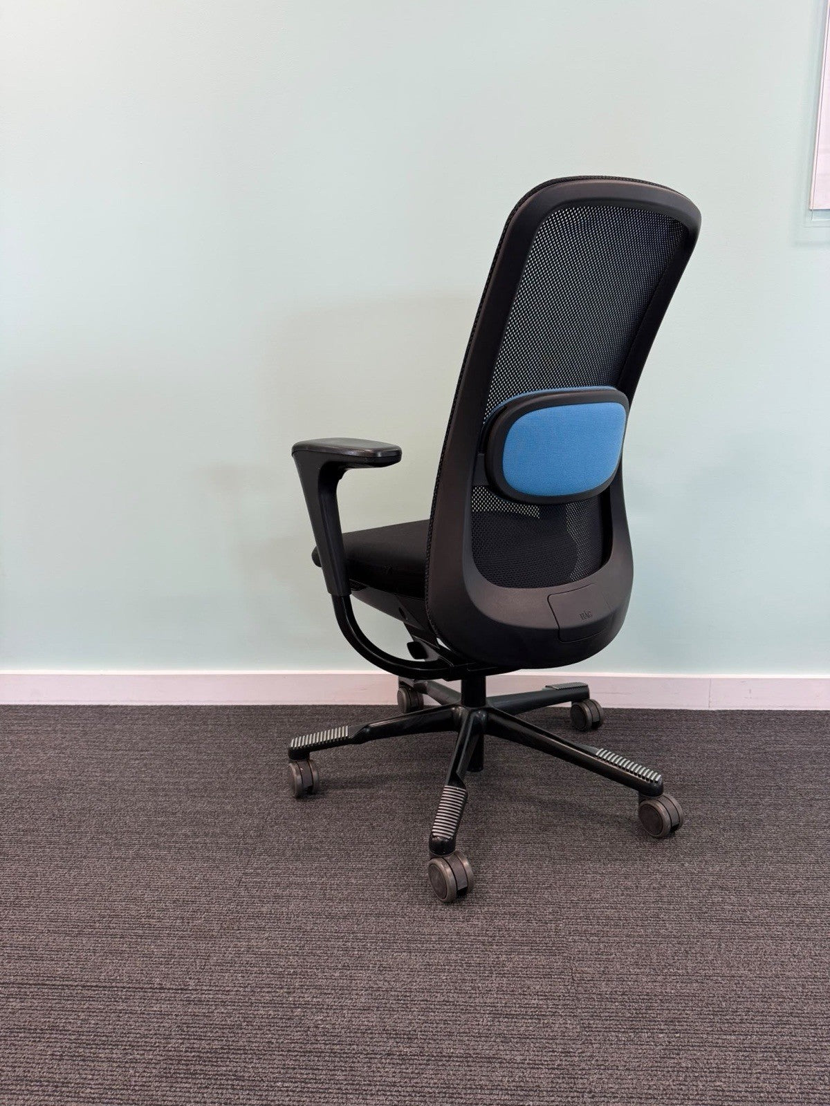 HÅG H05 8500 Ergonomic Office Chair Black Mesh Back Adjustable Task Chair