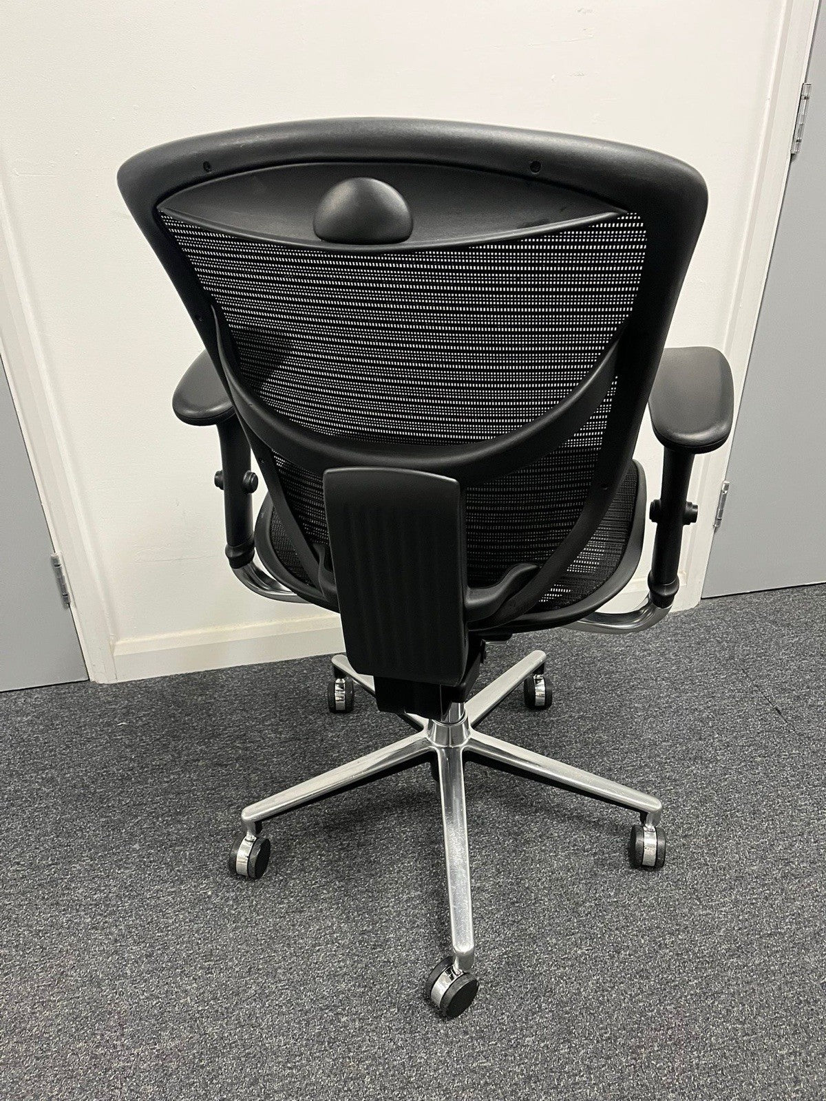 Ergohuman Ergonomic Office Chair – Mesh Seat & Back – Fully Adjustable – Black