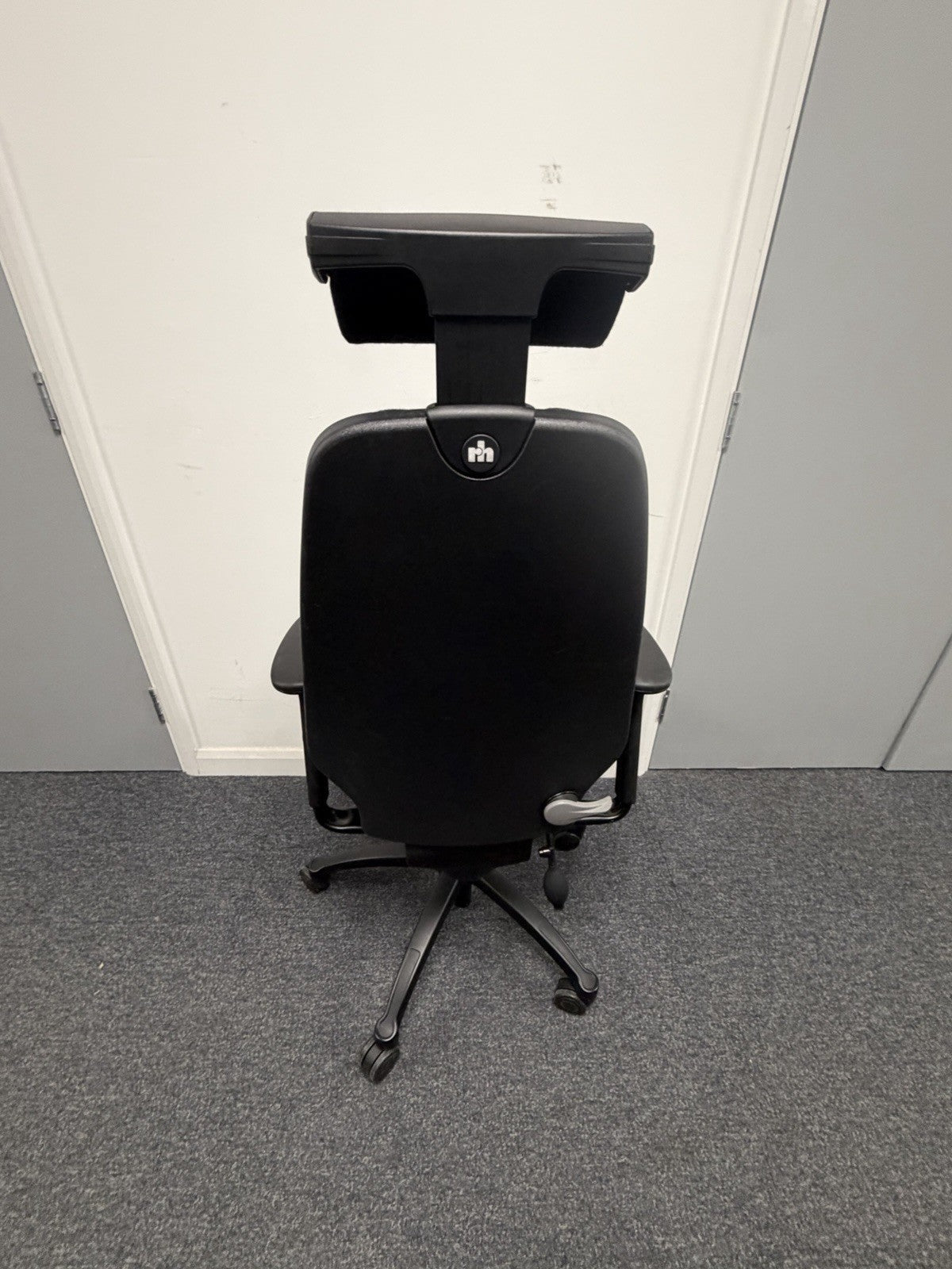 RH400 Ergo Chair with Coccyx Support Comfortable, Adjustable Excellent Condition