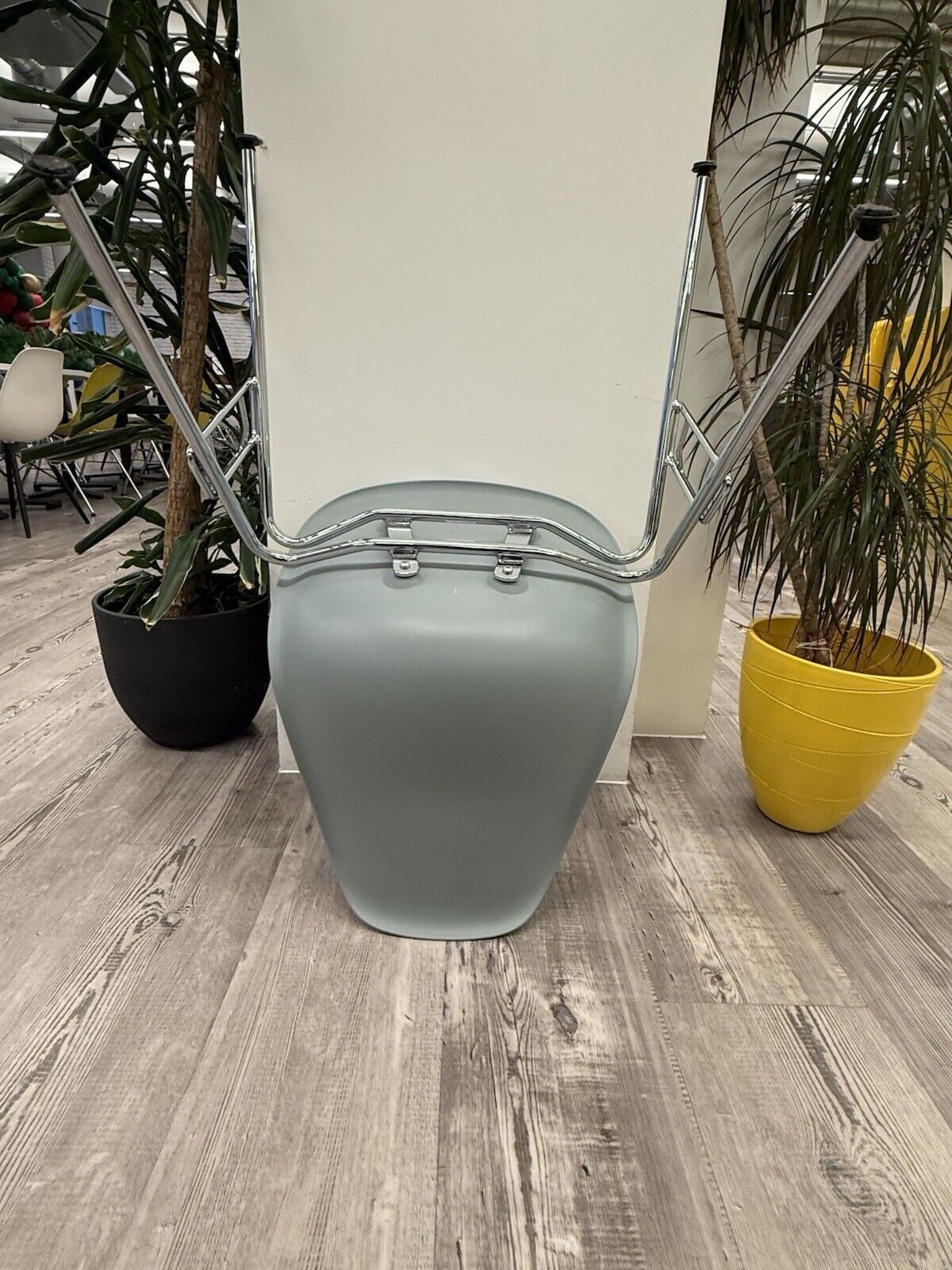 Eames Plastic Side Chair DSS in Ice Grey 