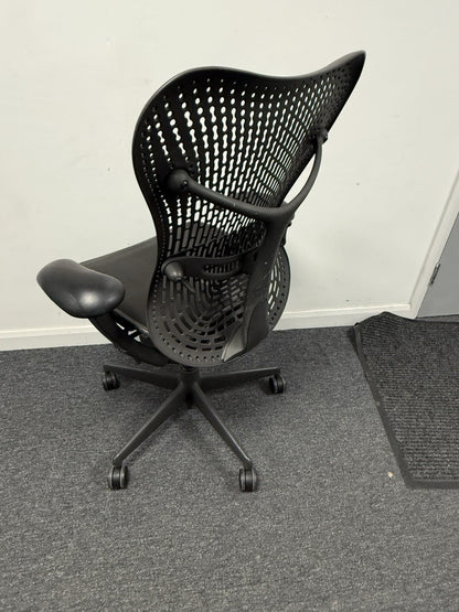 Herman Miller Mirra V1  Anthracite pellicle mesh seat Anthracite back