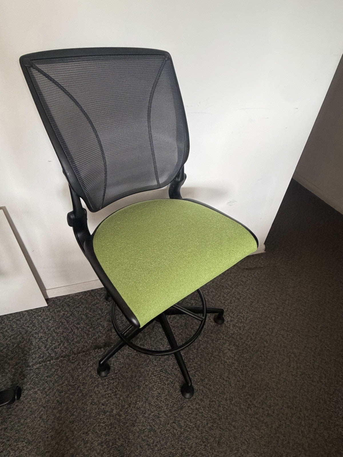 Humanscale Diffrient World Drafting Chair Mesh Back Green Seat Adjustable