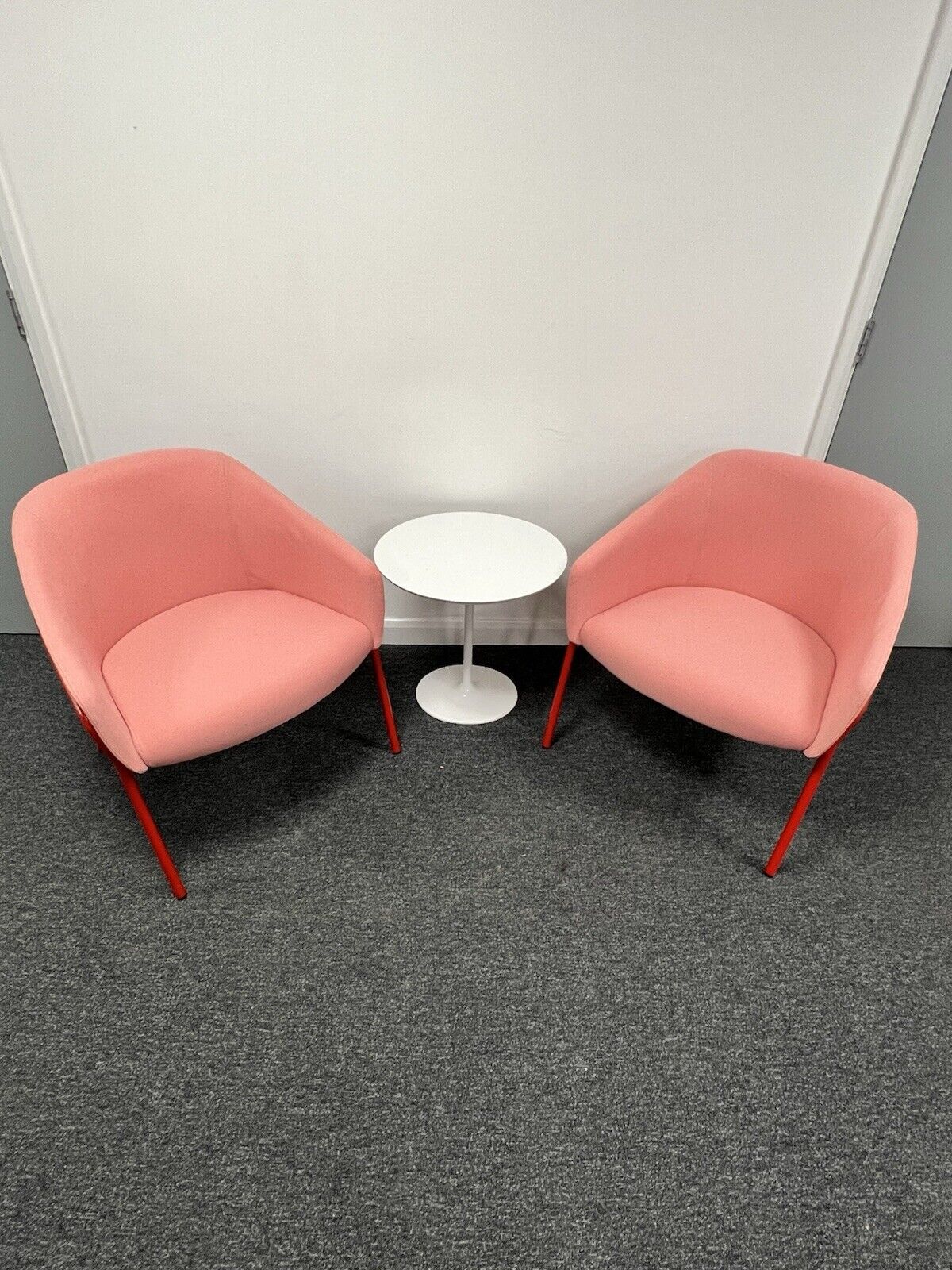 Boss design Paloma Lounge 4 PLL/1 breakout chair soft pink on sunburst red frame