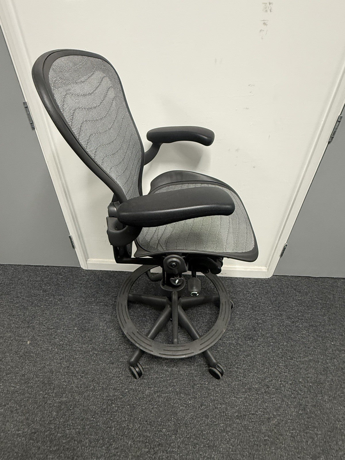 Herman Miller Aeron Draughtsman Chair – Size B – Graphite – 2014