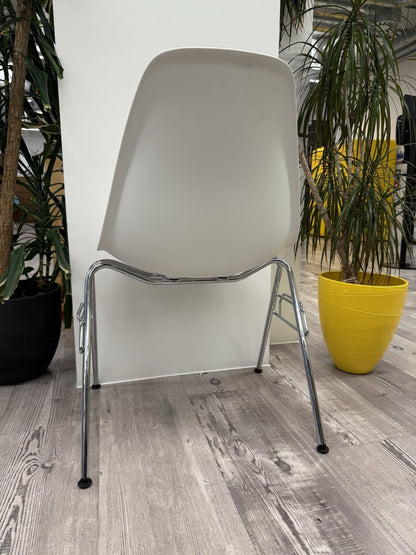 Eames Plastic Side Chair DSS In Cotton White Black Friday Offer UK Seller