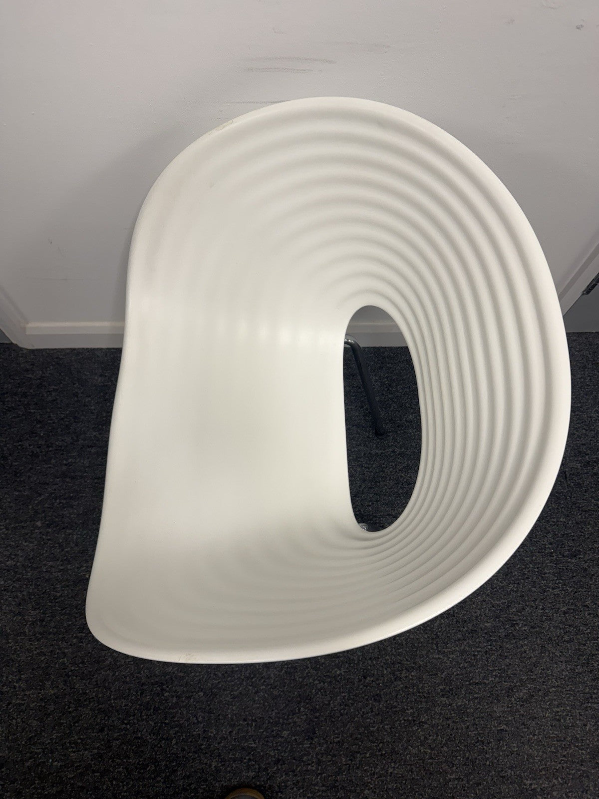 Vitra Tom Vac Chair by Ron Arad – White – Original Designer Chair