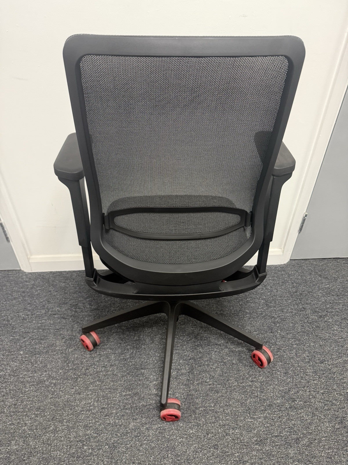 Sedus Se:Flex Swivel Office Chair with Plastic Armrests Black Seat and Back Only