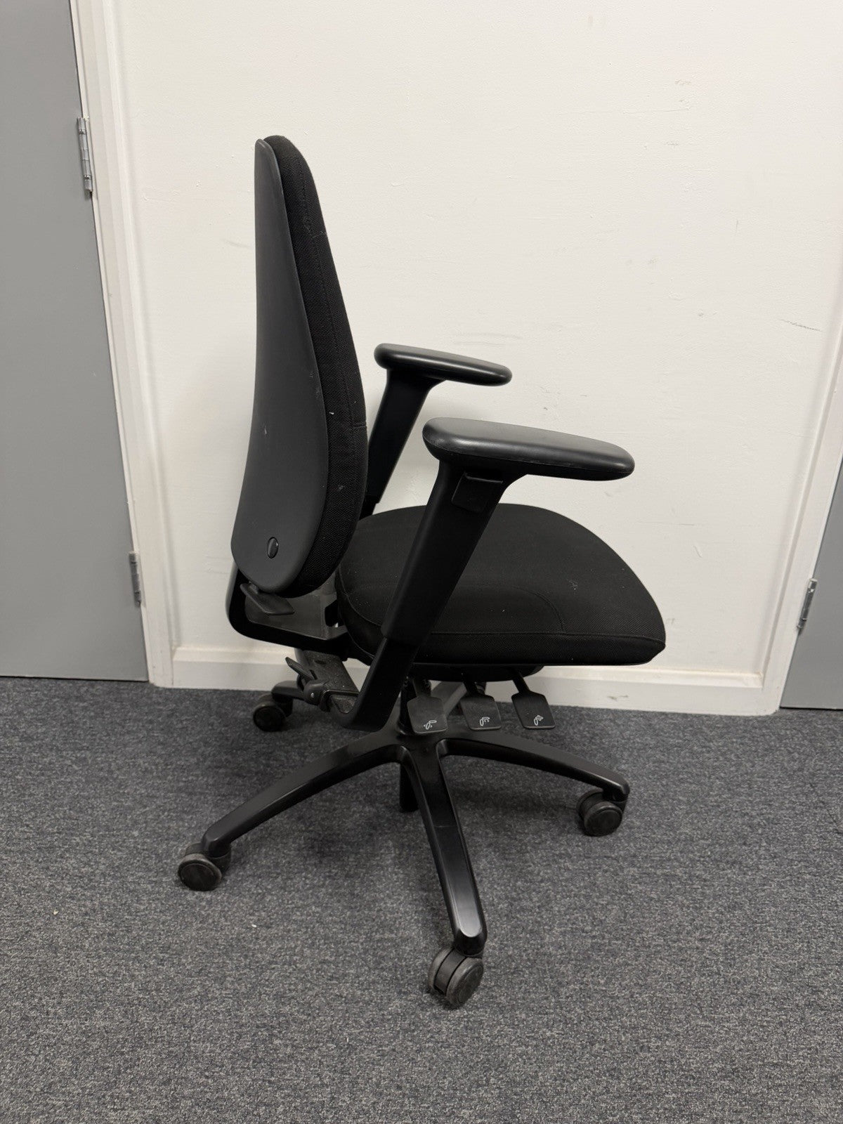 RH Logic 200 Ergonomic Office Chair – Fully Adjustable – Excellent Condition