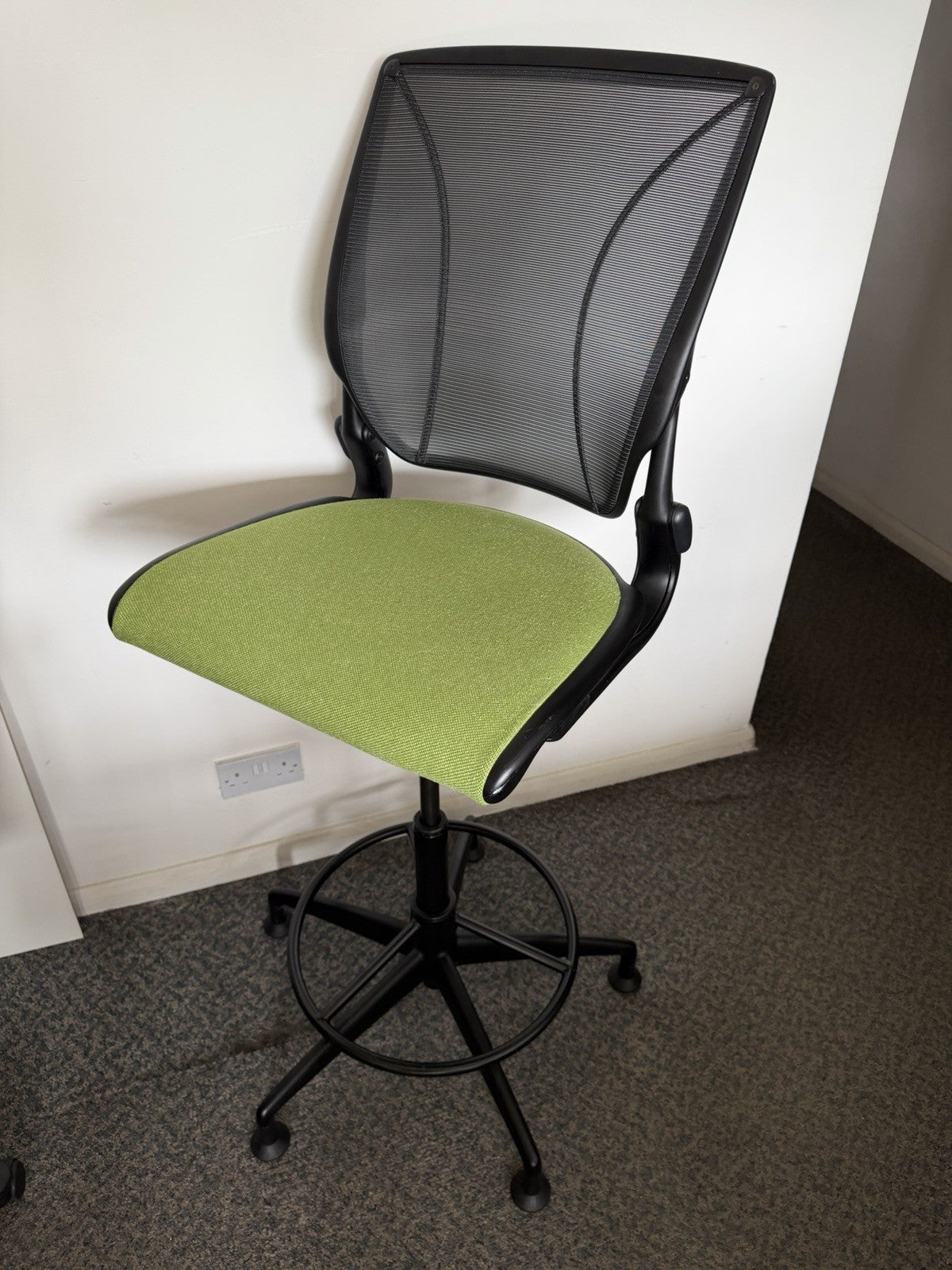 Humanscale Diffrient World Drafting Chair Mesh Back Green Seat Adjustable