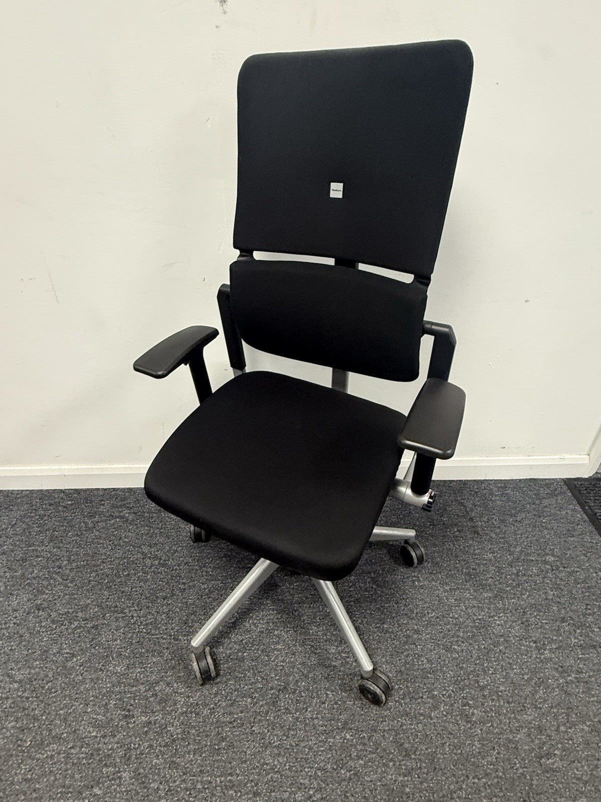 Steelcase Please V2 Executive task ChairFinished in Xtreme Havana Black