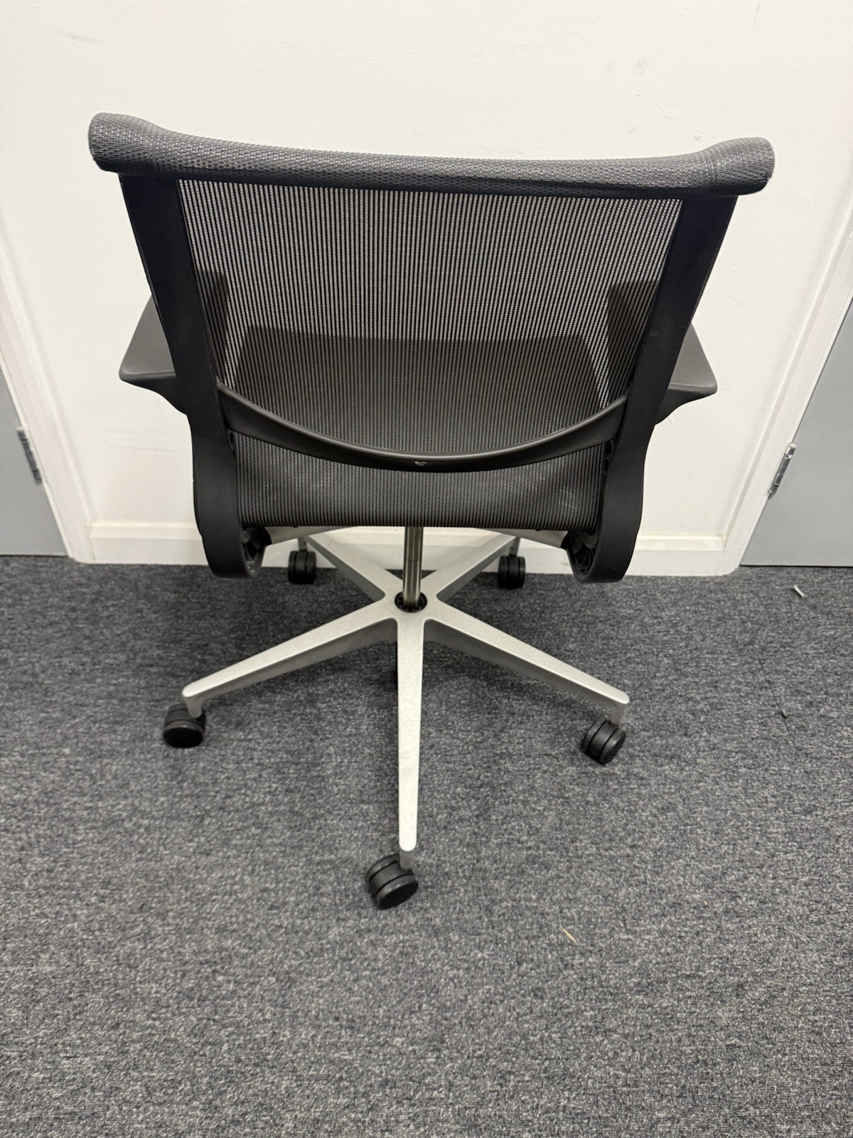 Herman Miller Setu Executive Chair – Black – Excellent Condition