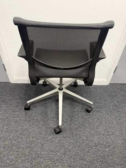 Herman Miller Setu Executive Chair – Black – Excellent Condition