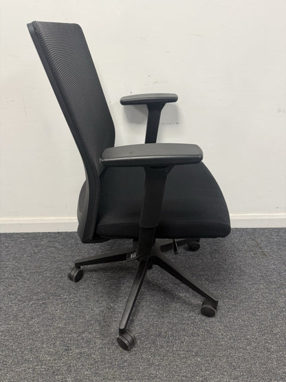 Haiken 2.0 Task Office Chair In Black Excellent Condition