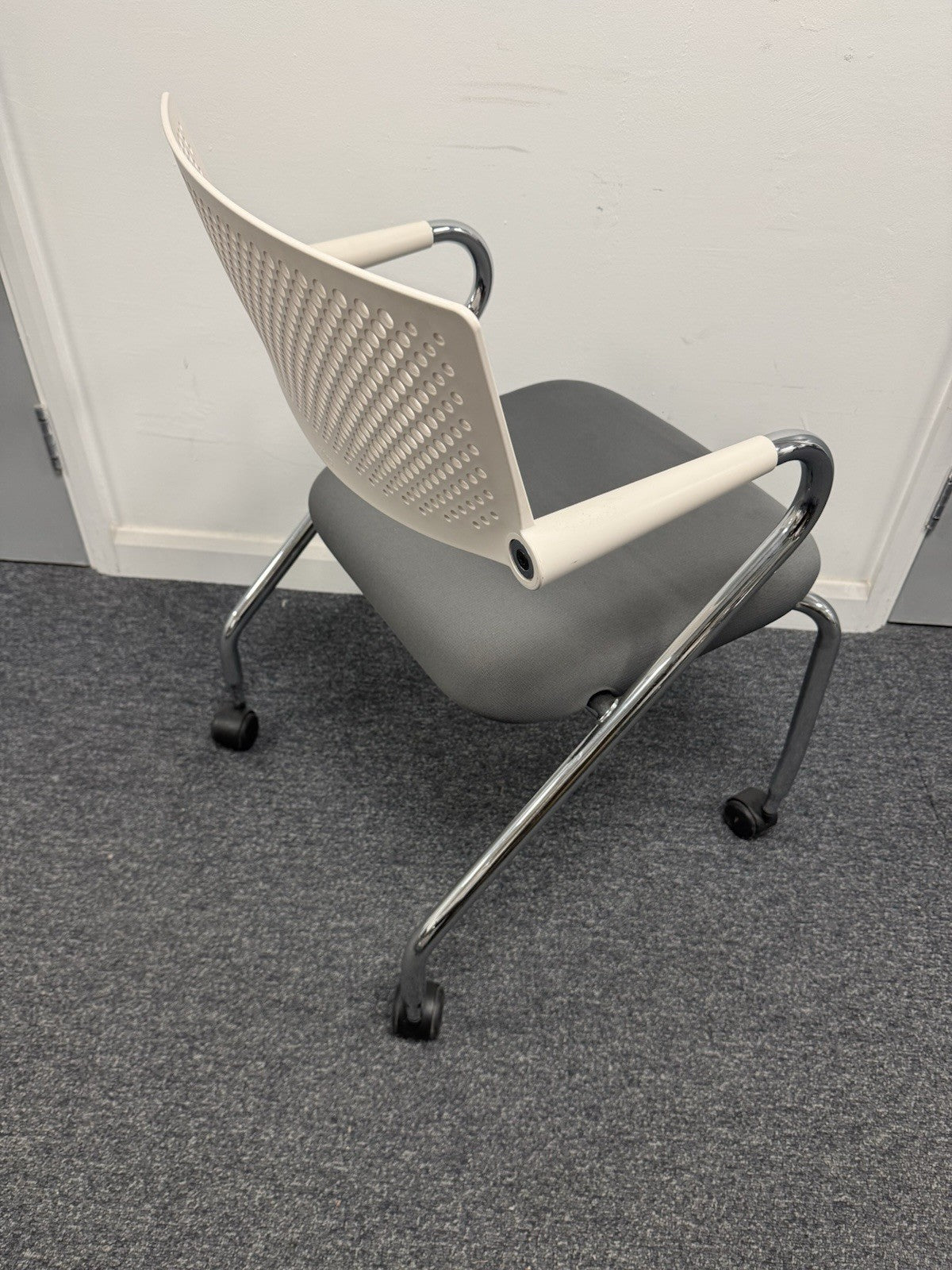 Vitra Visaroll Chairs – Set of 4 – Stacking / Mobile – Office / Meeting Chairs