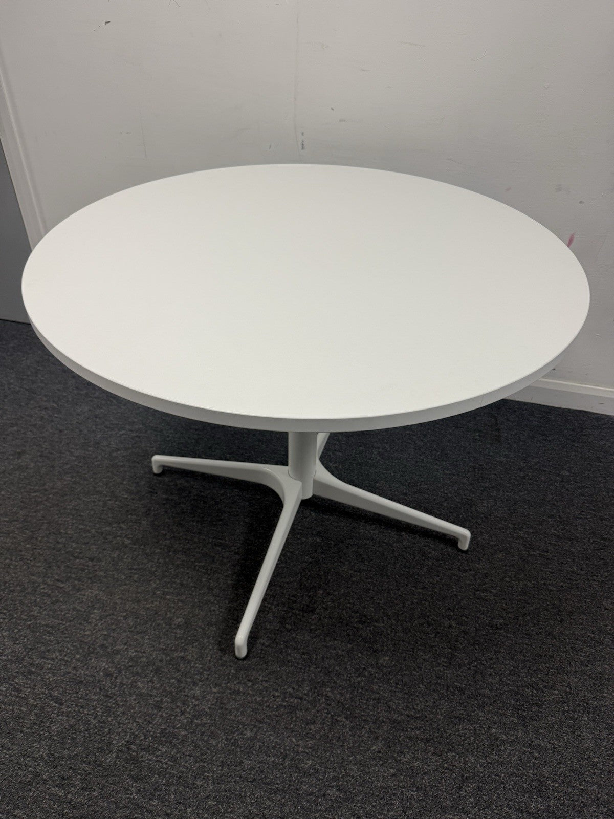 Herman Miller Civic Round Works Table In White Very Good Condition