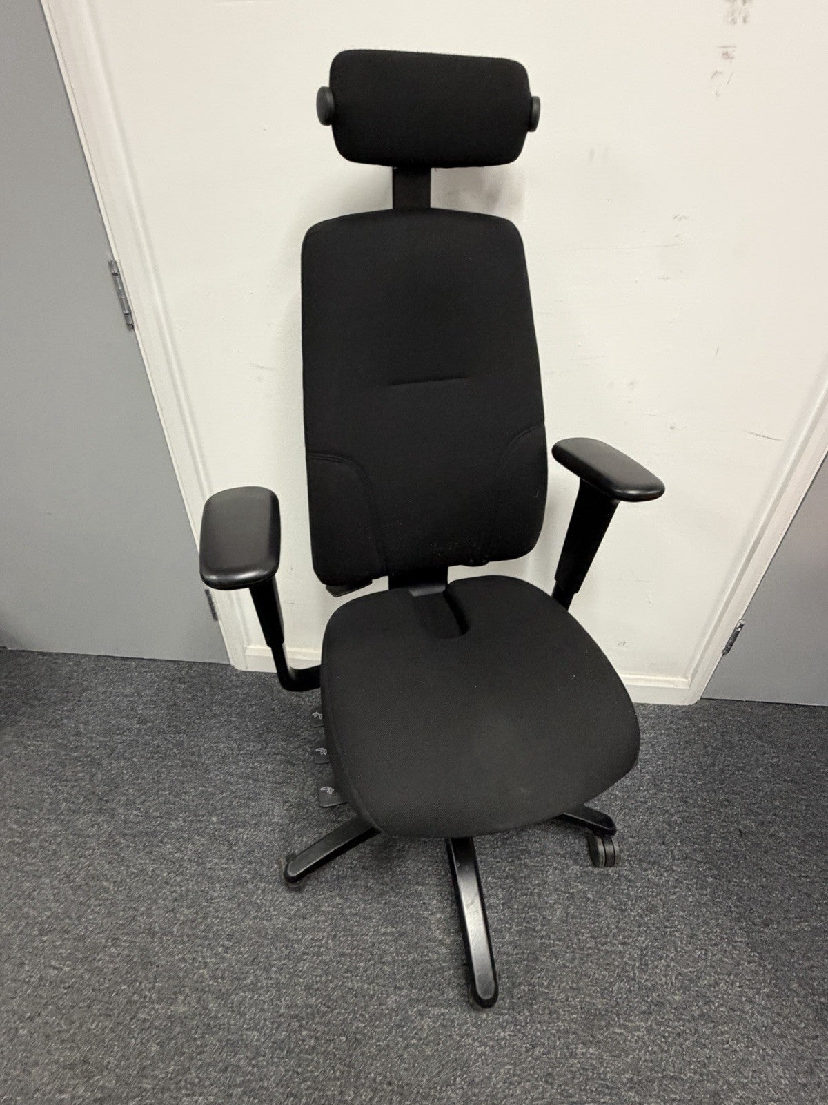RH Logic 220 Ergo Office Chair Headrest Coccyx Seat Fully Adjustable Chair Black