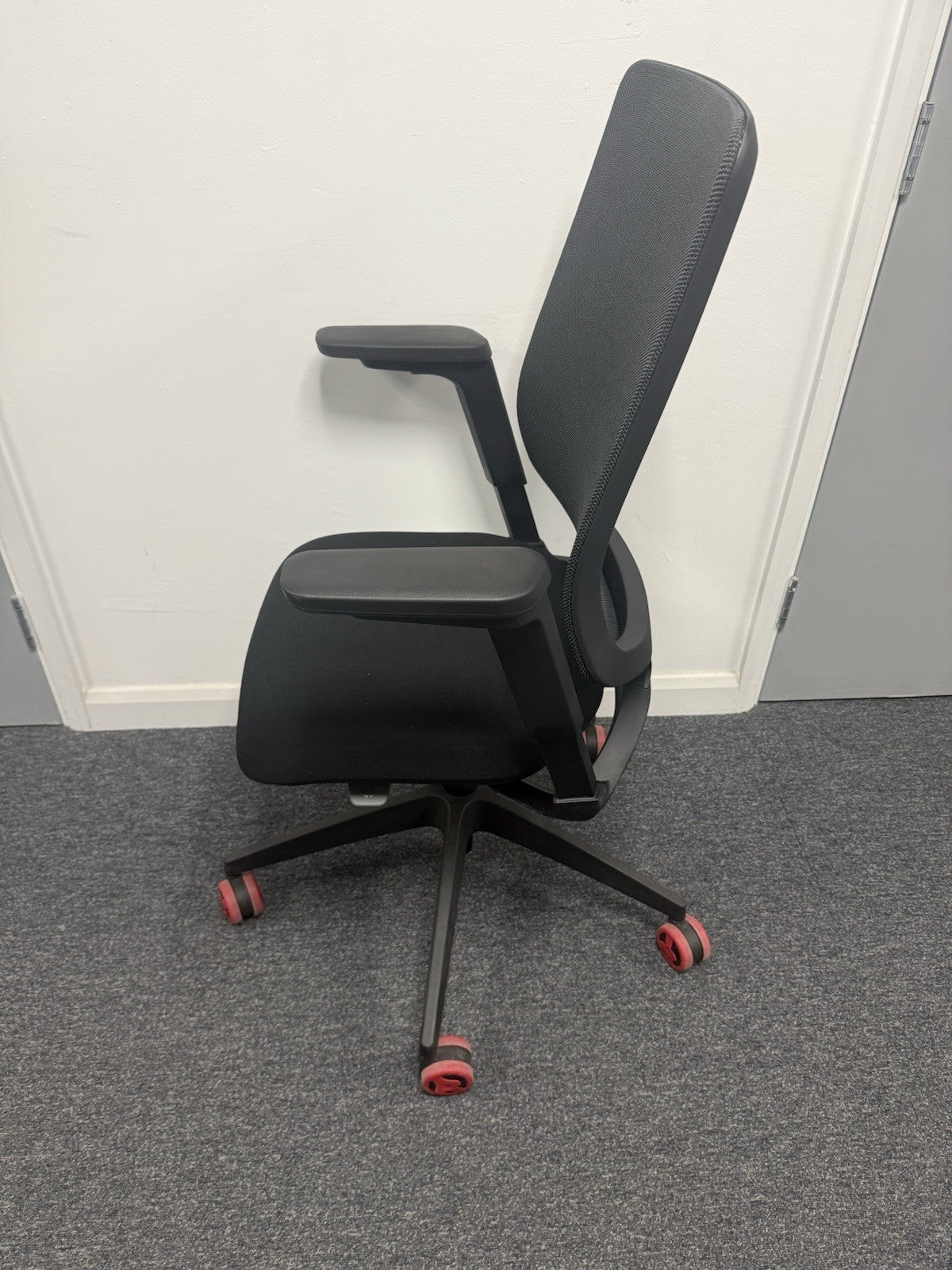 Sedus Se:Flex Swivel Office Chair with Plastic Armrests Black Seat and Back Only