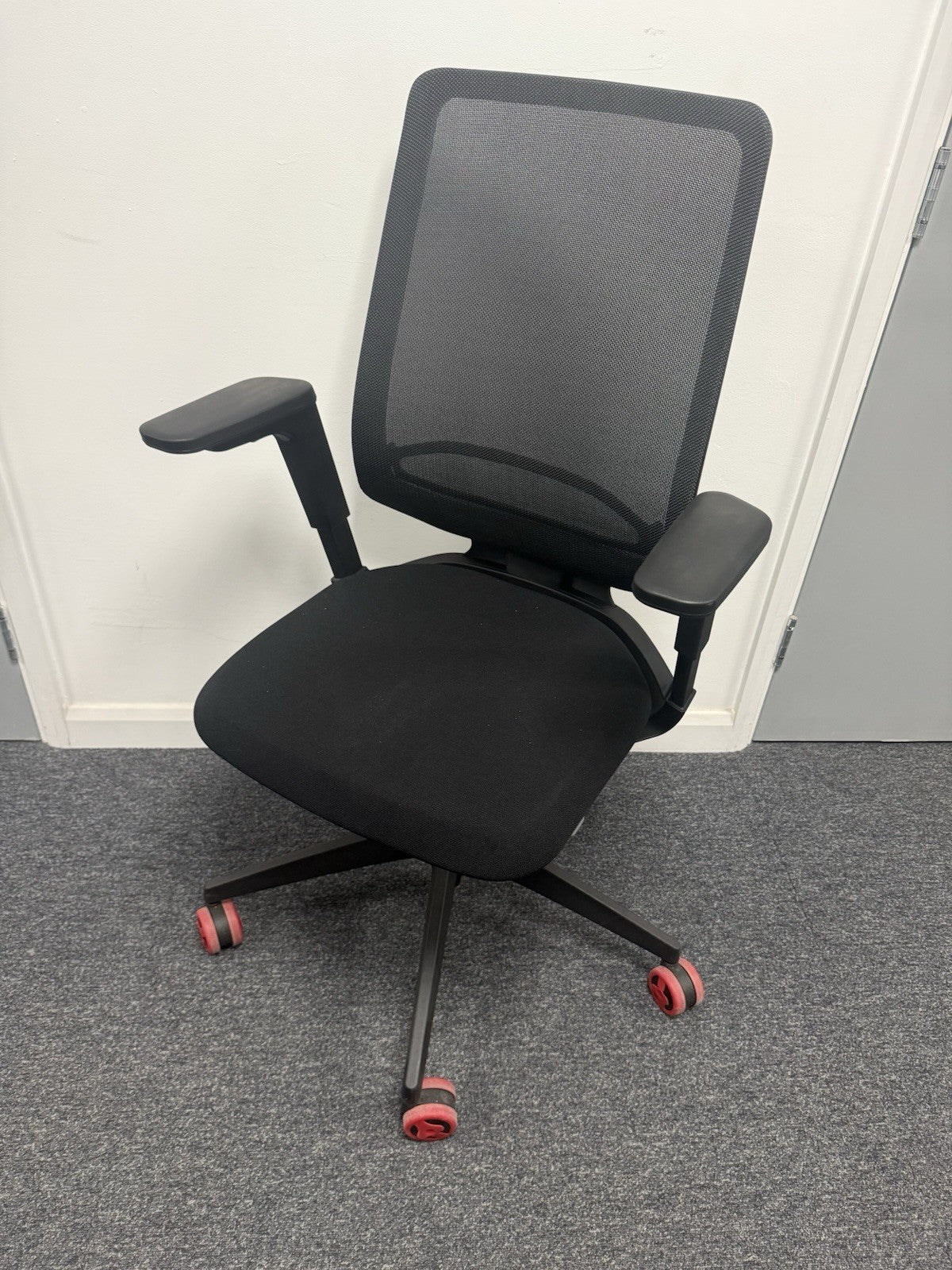 Sedus Se:Flex Swivel Office Chair with Plastic Armrests Black Seat and Back Only