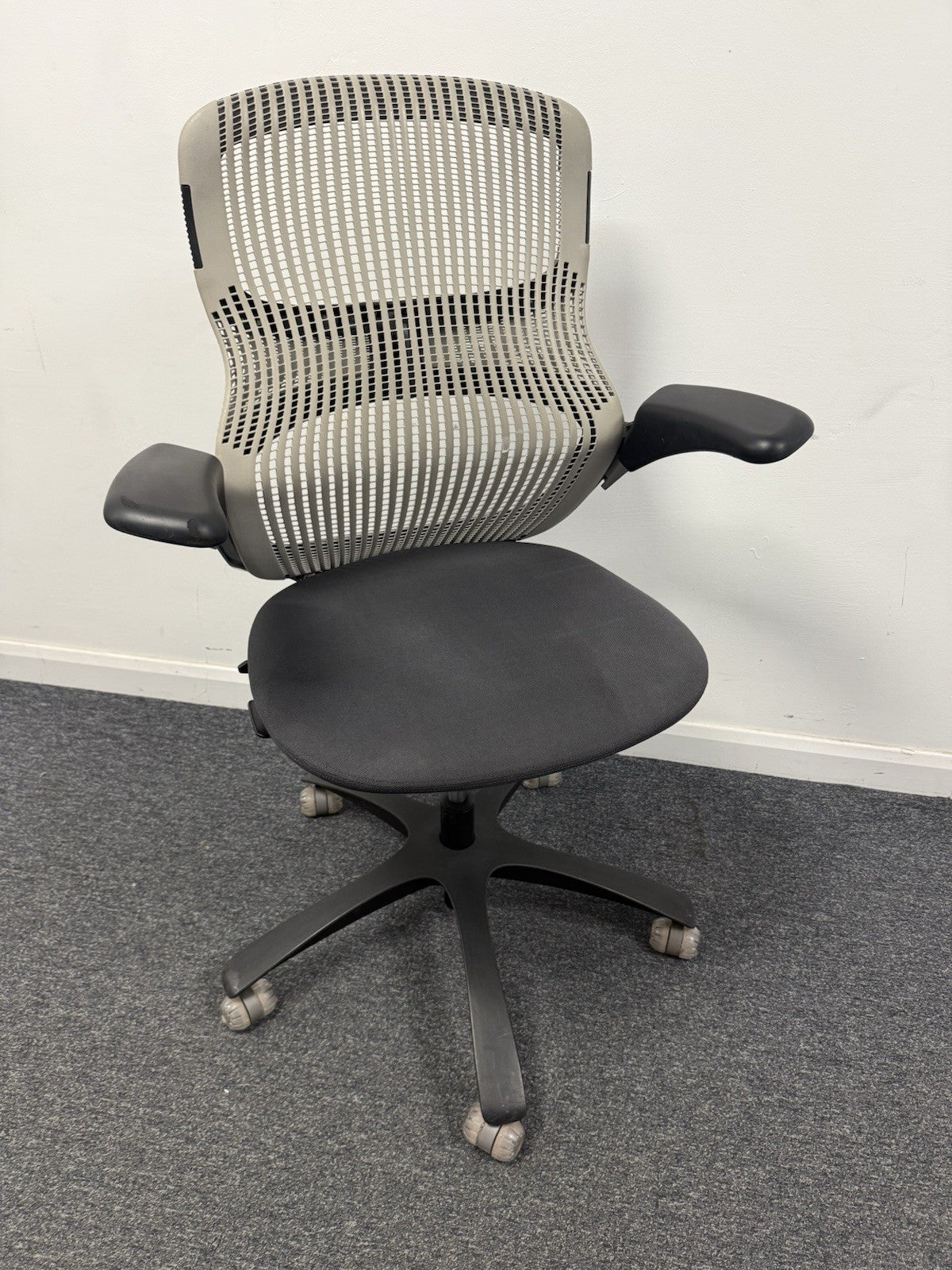 Knoll Generation Office Chair – Fully Adjustable Ergonomic Designer Chair
