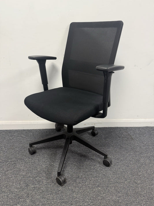 Haiken 2.0 Task Office Chair In Black Excellent Condition