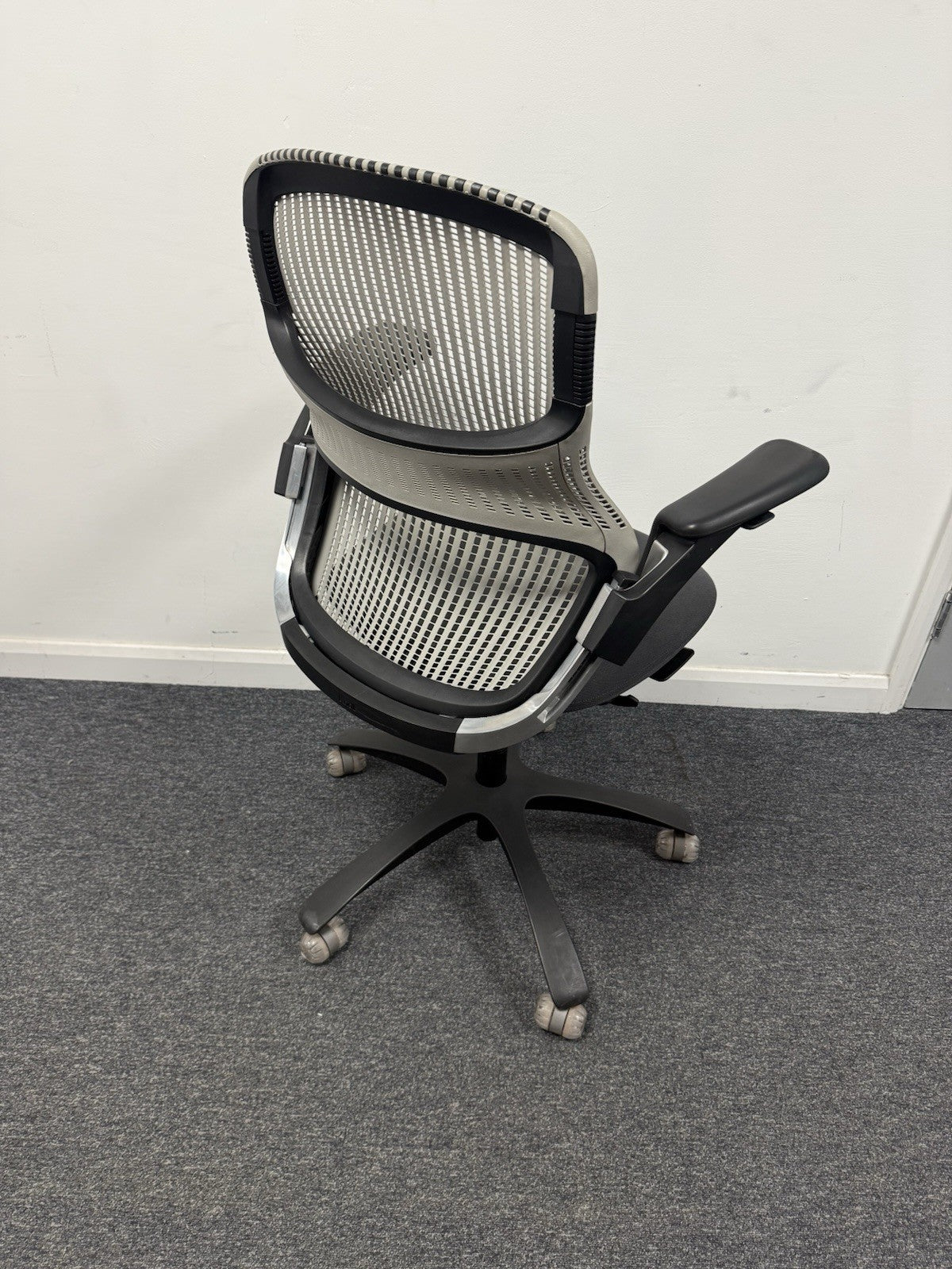 Knoll Generation Office Chair – Fully Adjustable Ergonomic Designer Chair