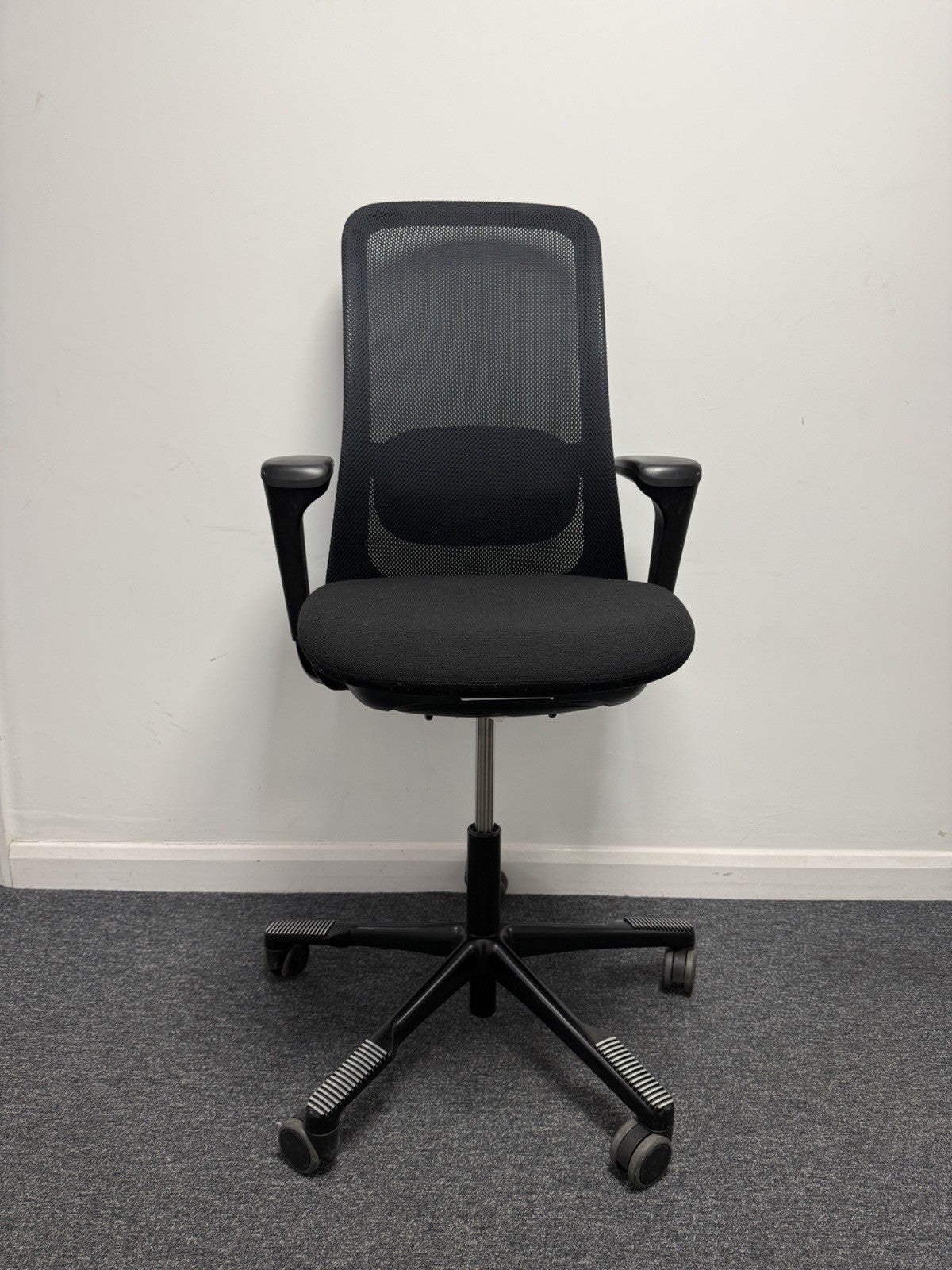 HAG H05 7500 Ergonomic Office Chair Black Mesh Back Adjustable Arms