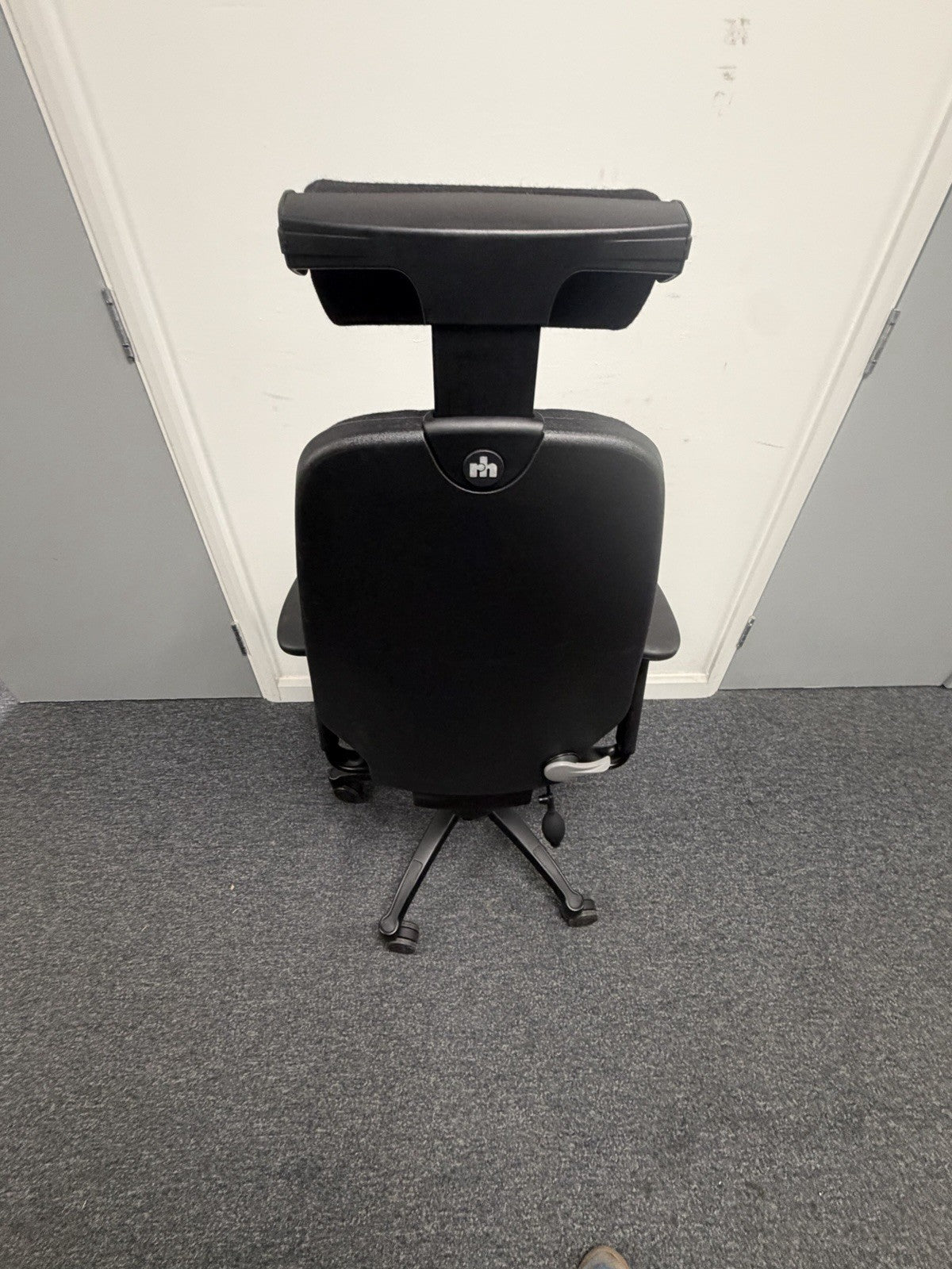 RH400 Ergo Chair with Coccyx Support Comfortable, Adjustable Excellent Condition