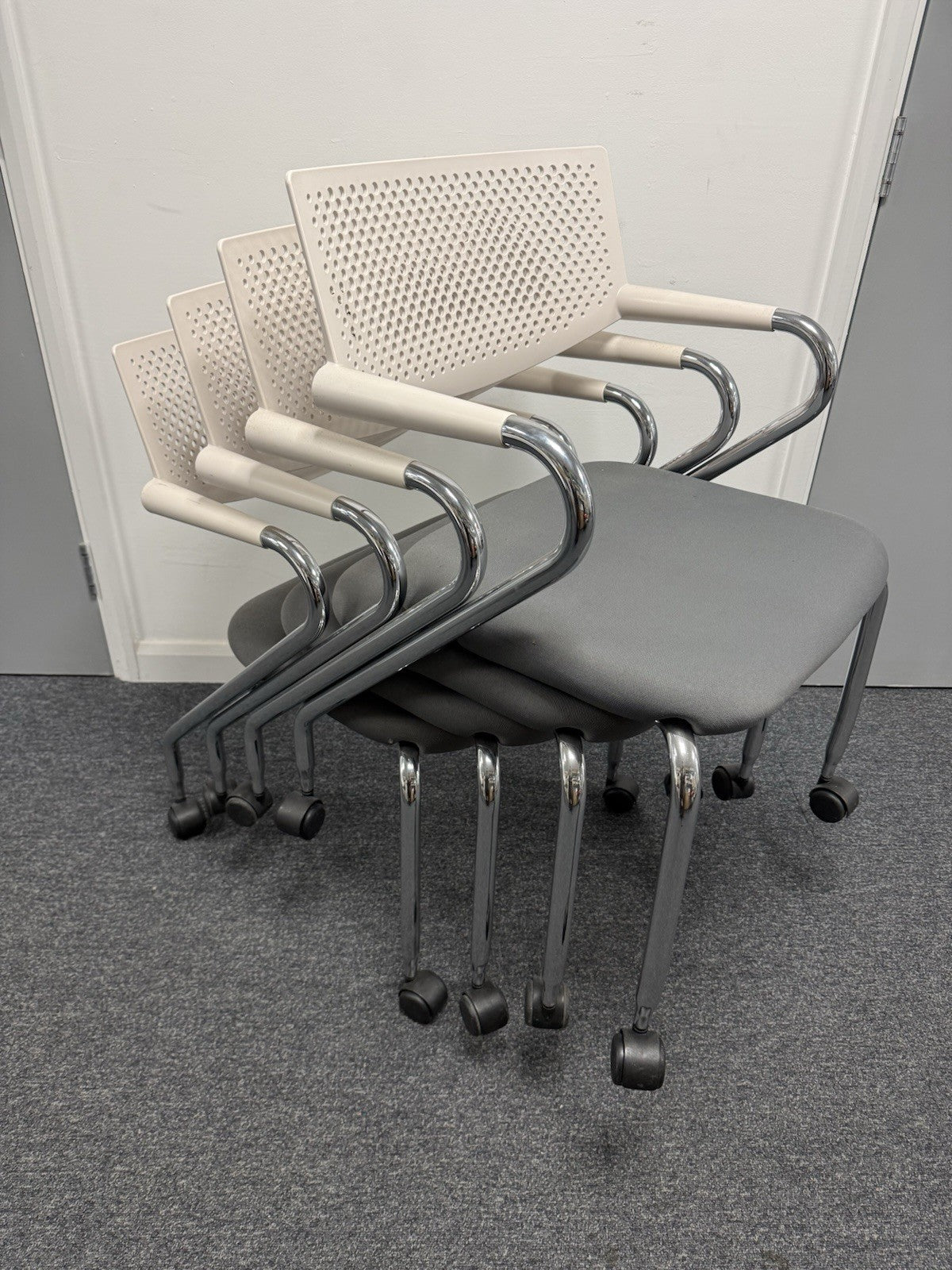 Vitra Visaroll Chairs – Set of 4 – Stacking / Mobile – Office / Meeting Chairs