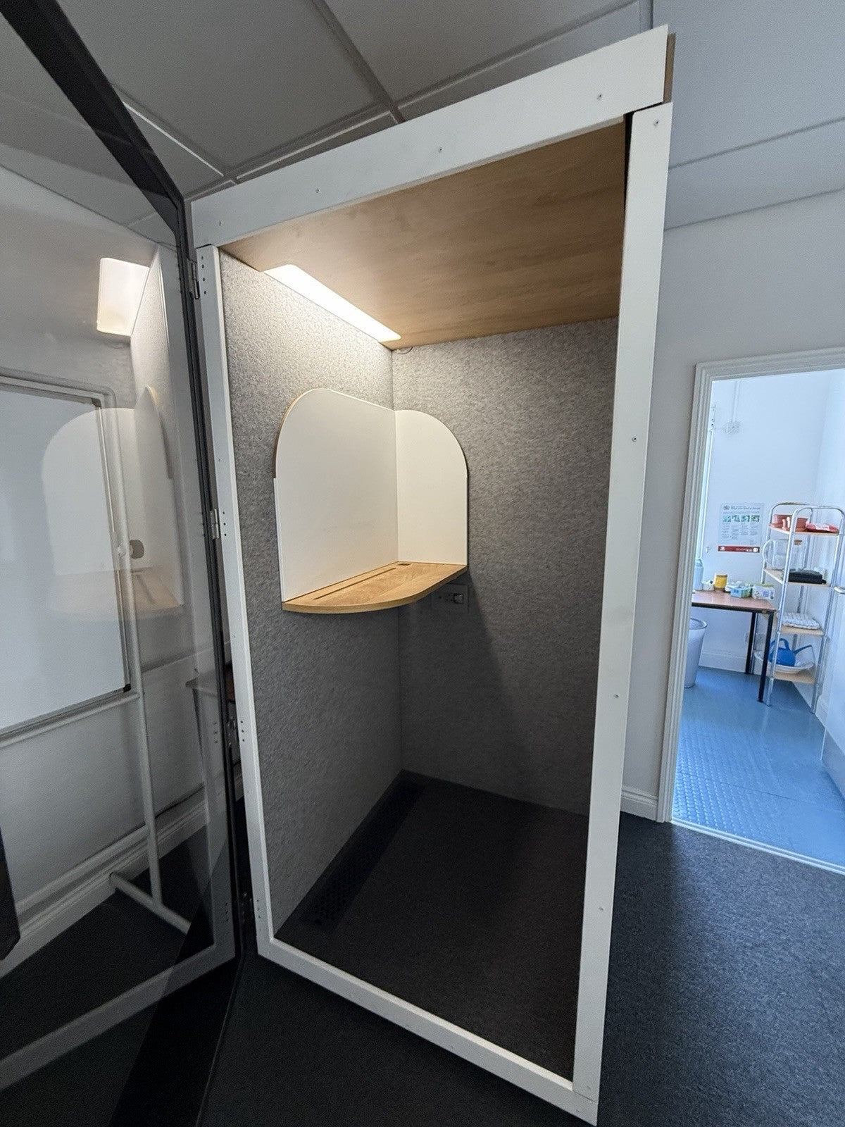 ROOM Acoustic Office Phone Booth Meeting Pod Privacy Booth Call Pod Oak White