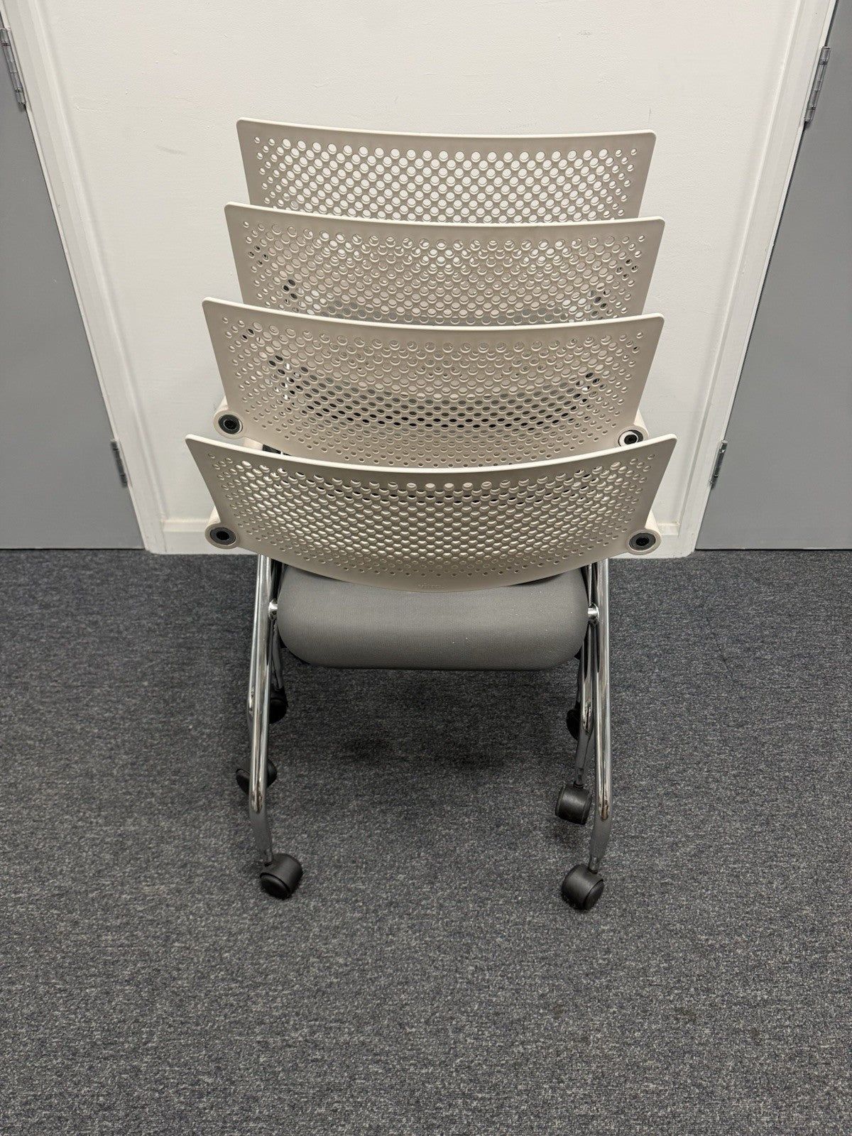 Vitra Visaroll Chairs – Set of 4 – Stacking / Mobile – Office / Meeting Chairs